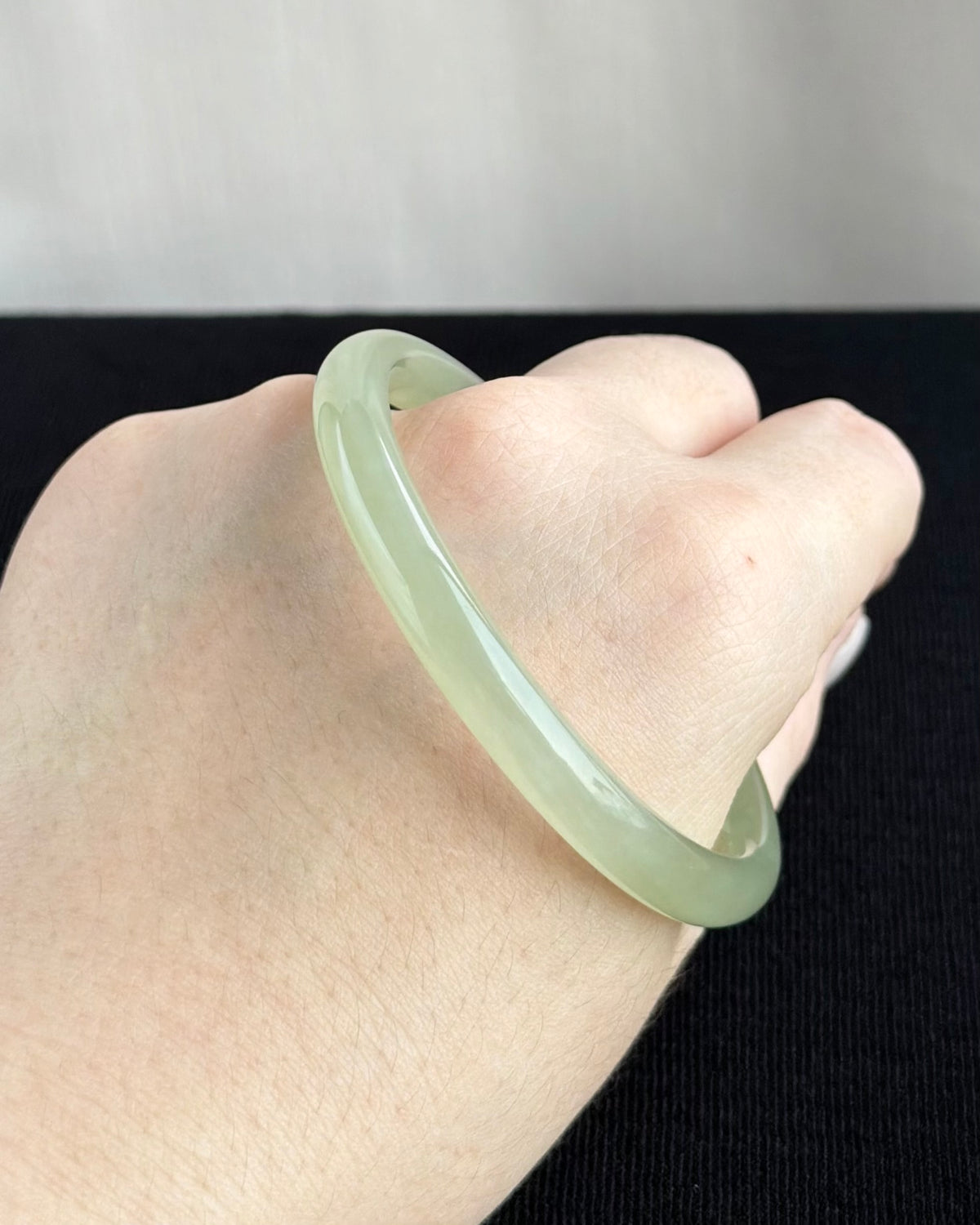 Morning Mist at Uji 57.9mm Nephrite Bangle 宇治晨雾