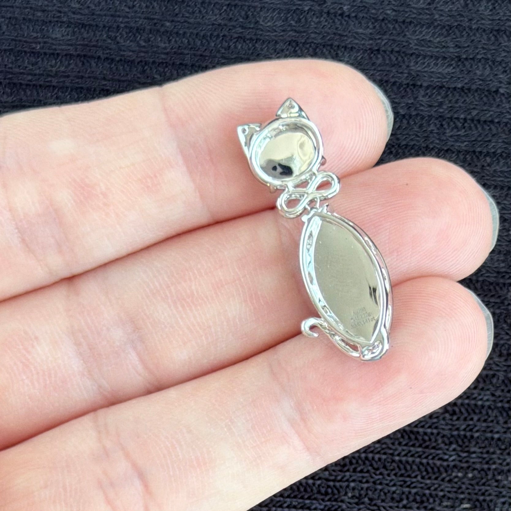 The Sovereign Feline Jadeite Pendant 灵猫衔翠