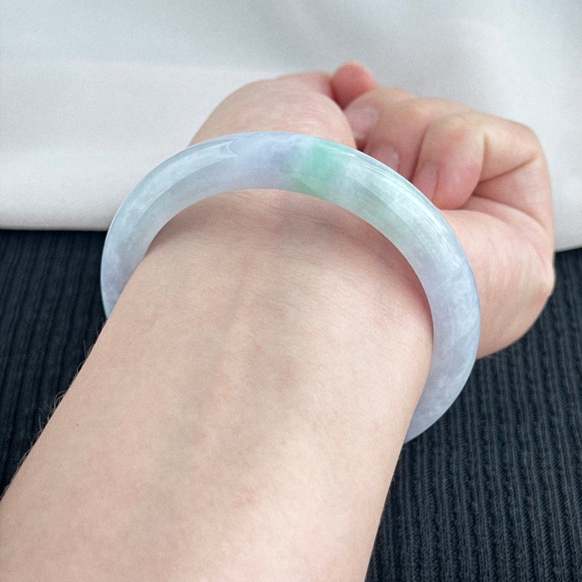 兰湖晓雾 Mist over Orchid Lake Jadeite Bangle 58.2mm