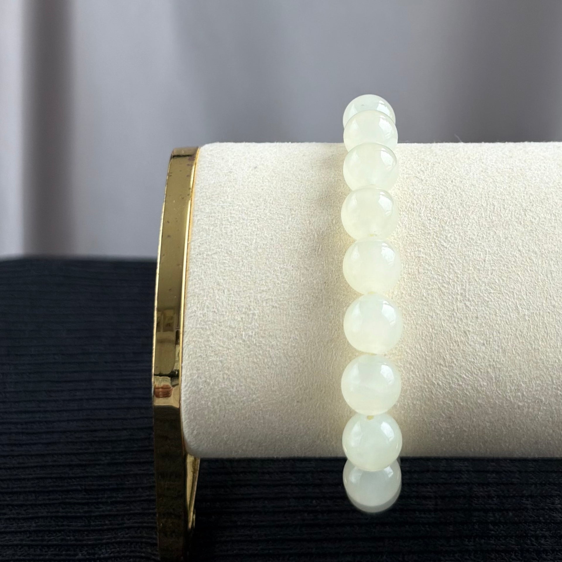 Silk Moon on the Frozen Lake 10.0mm Nephrite Bracelet 凝脂月华