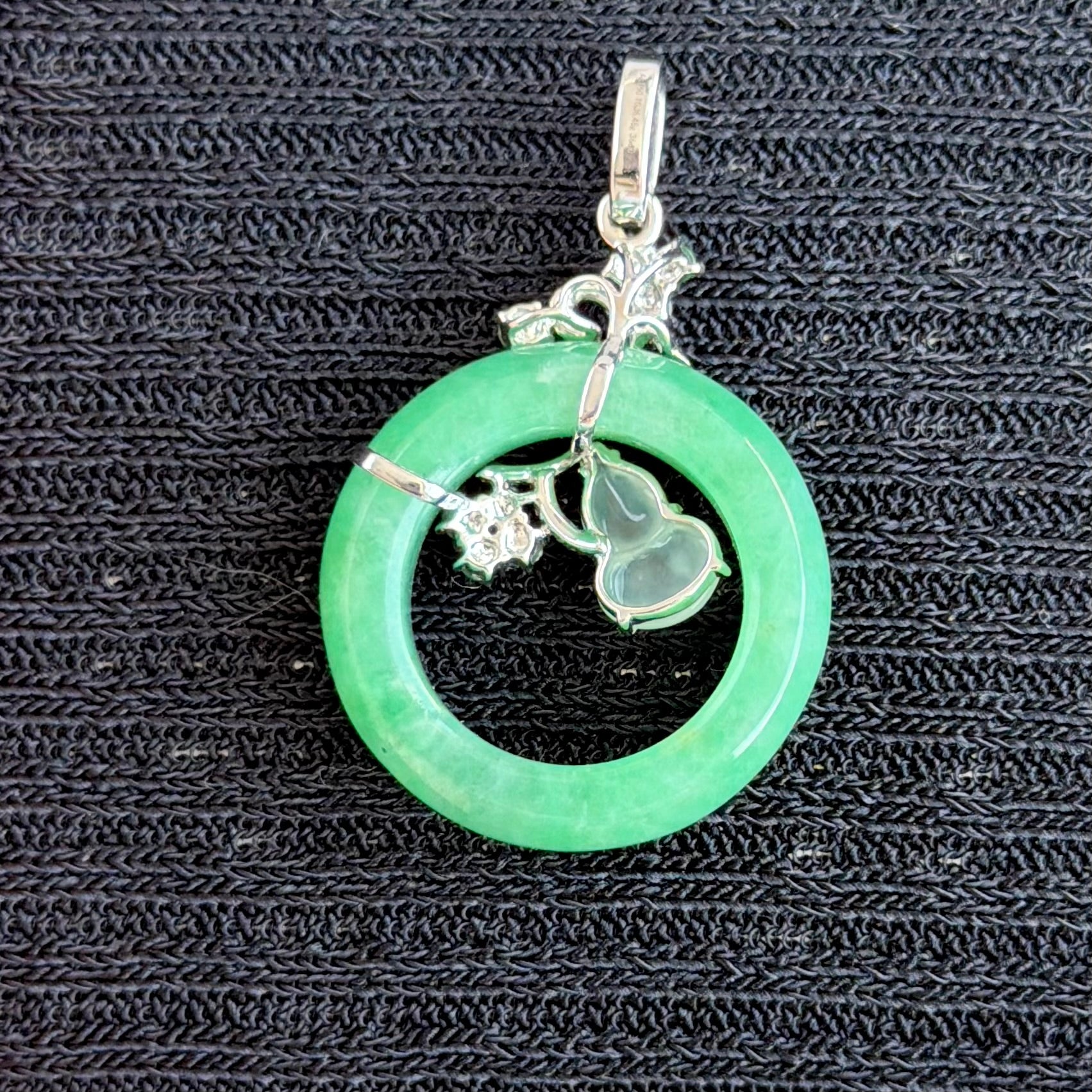 Radiance at the Moon-gate Jadeite Pendant 翠环抱月
