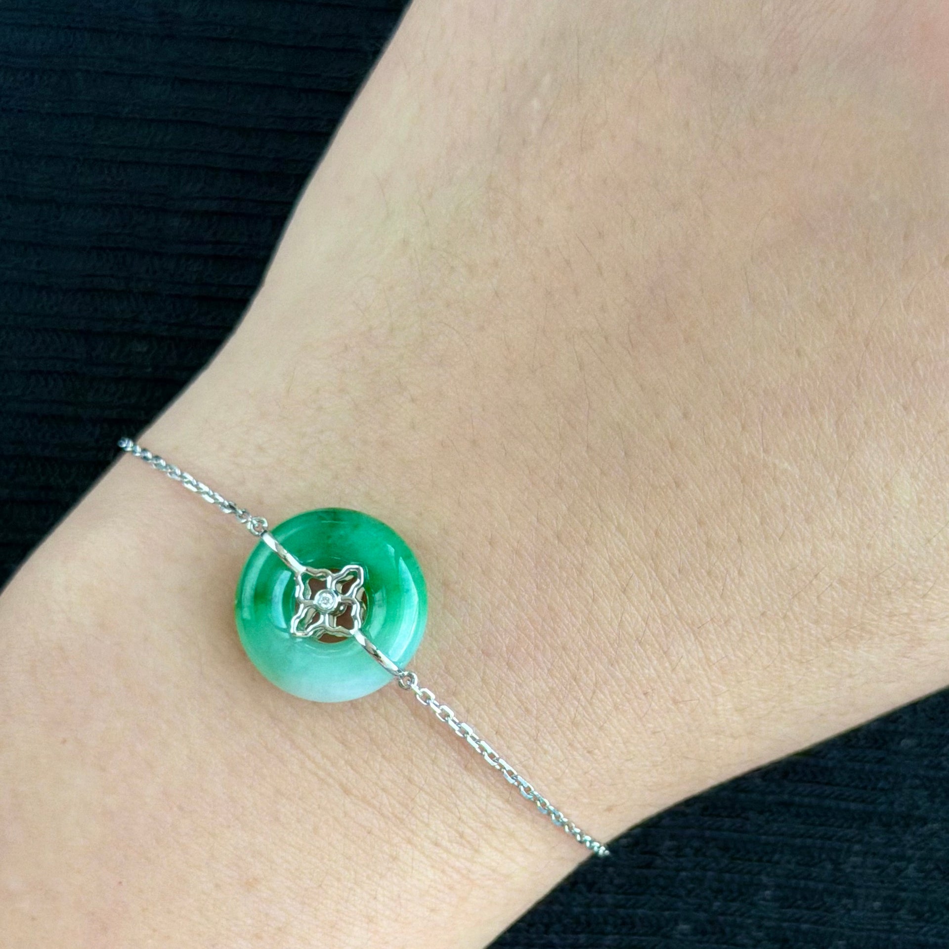 The Verdant Pulse Jadeite Bracelet 翠色惊鸿