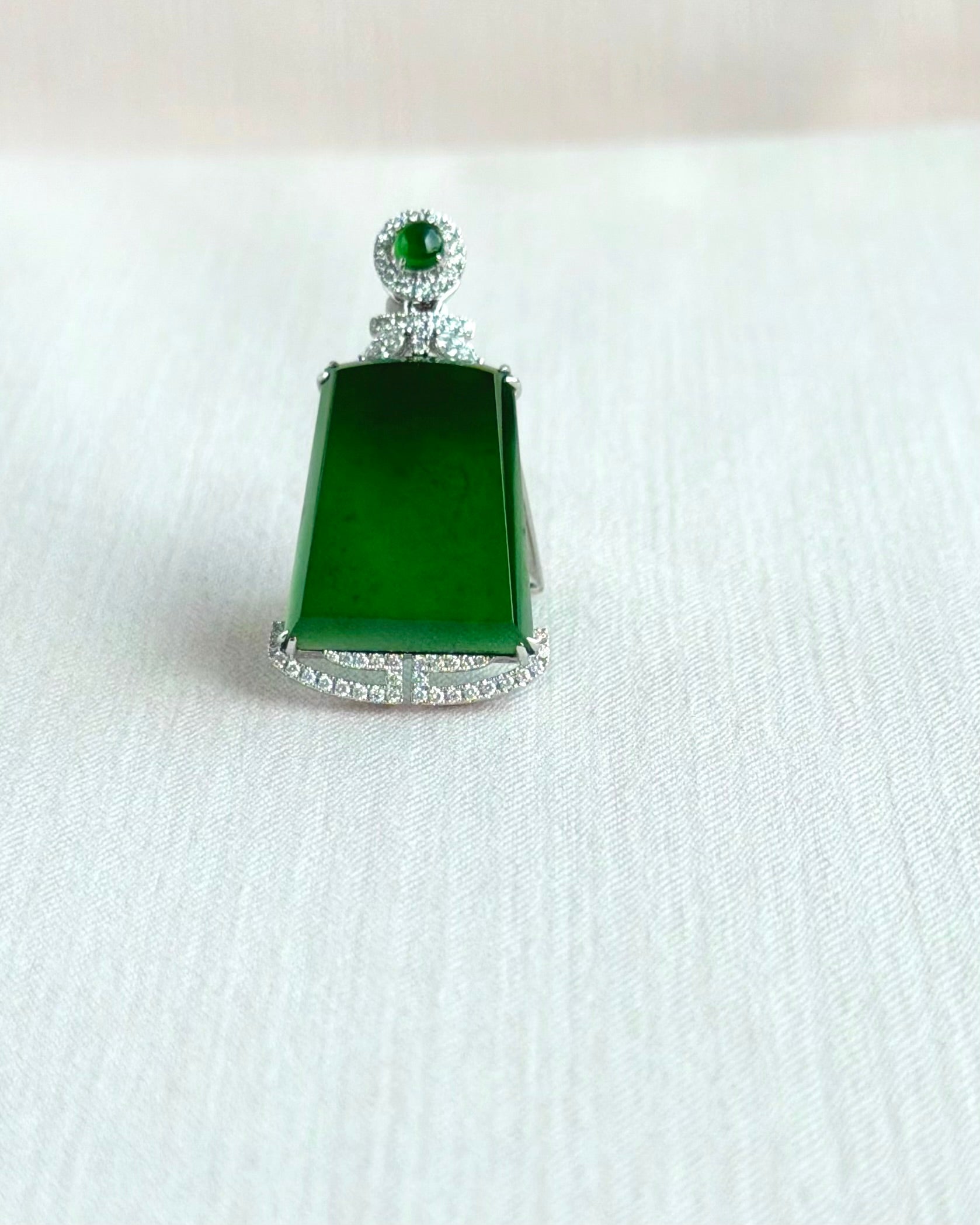 Empress's Emerald Jade Pendant 凤仪华彩 (Preview)