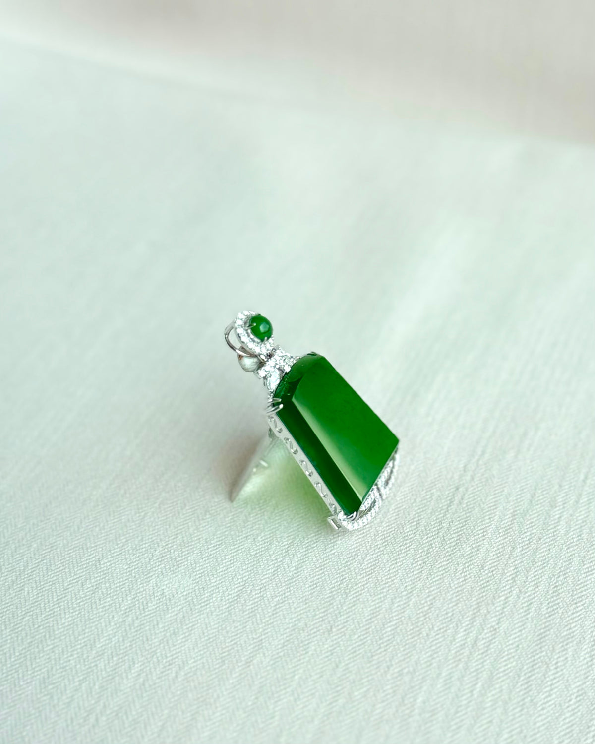 Empress's Emerald Jade Pendant 凤仪华彩 (Preview)