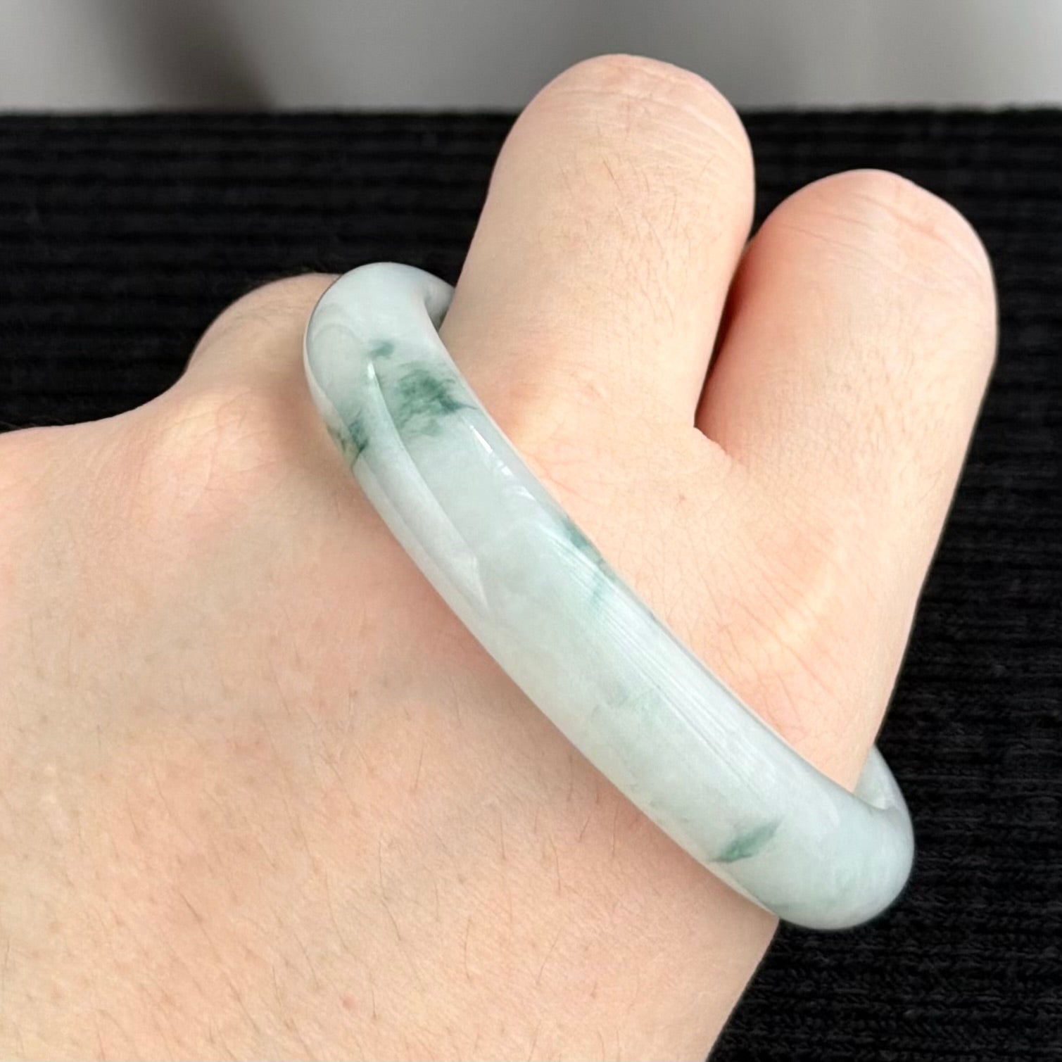Jade in Bloom Jadeite Oval Bangle 53.1mm 翠意初绽