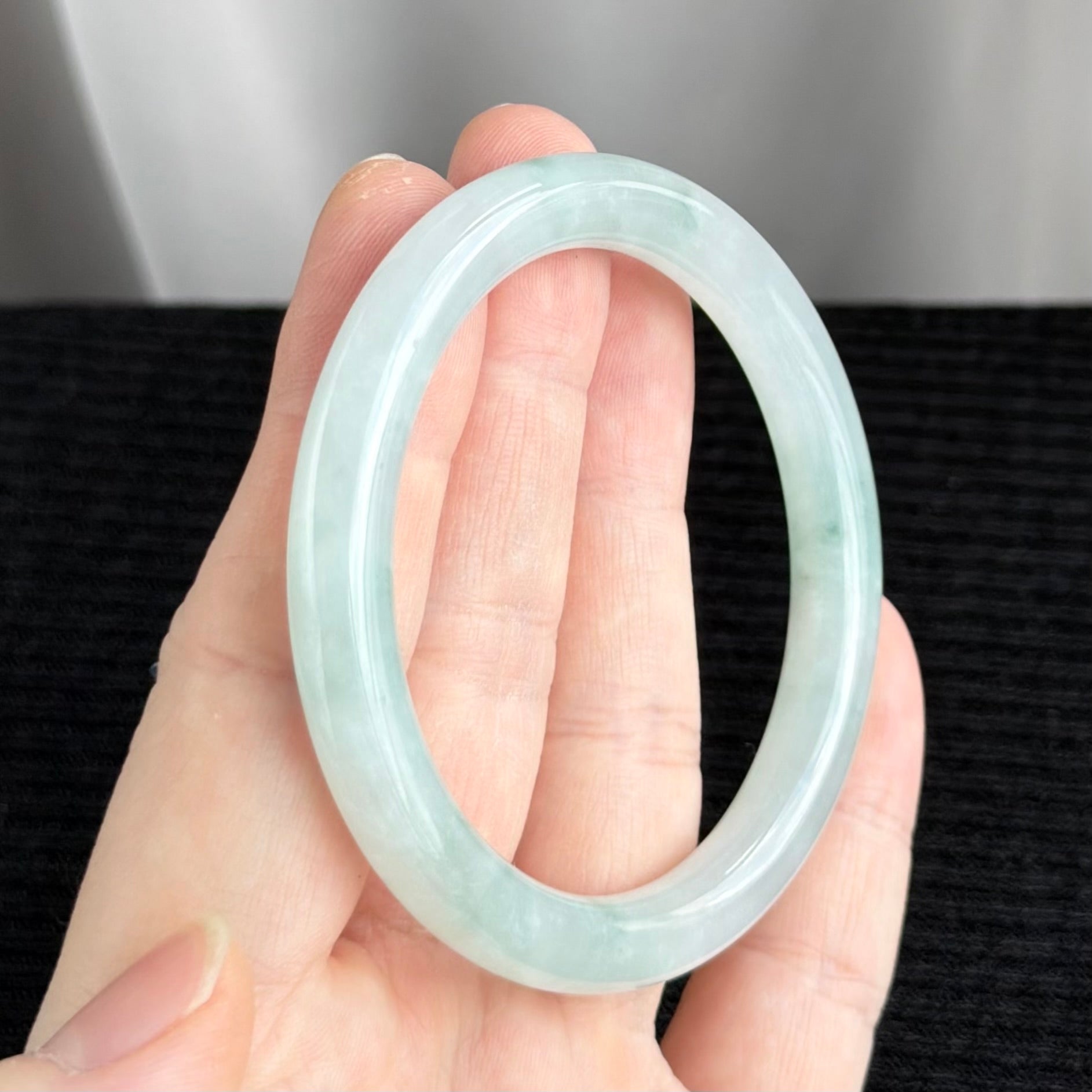 Quiet Radiance Jadeite Bangle 55.1mm 静润之光