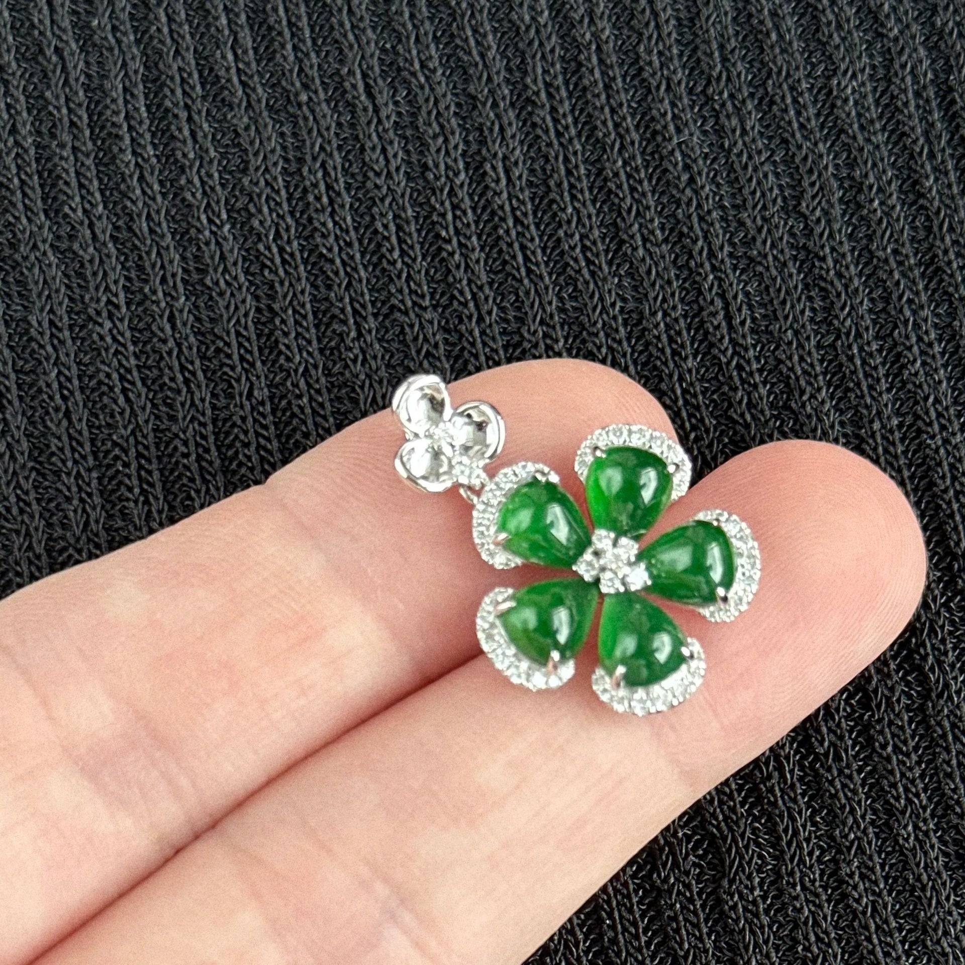 Jade Blossom of Fortune Jadeite Pendant 翠华献瑞