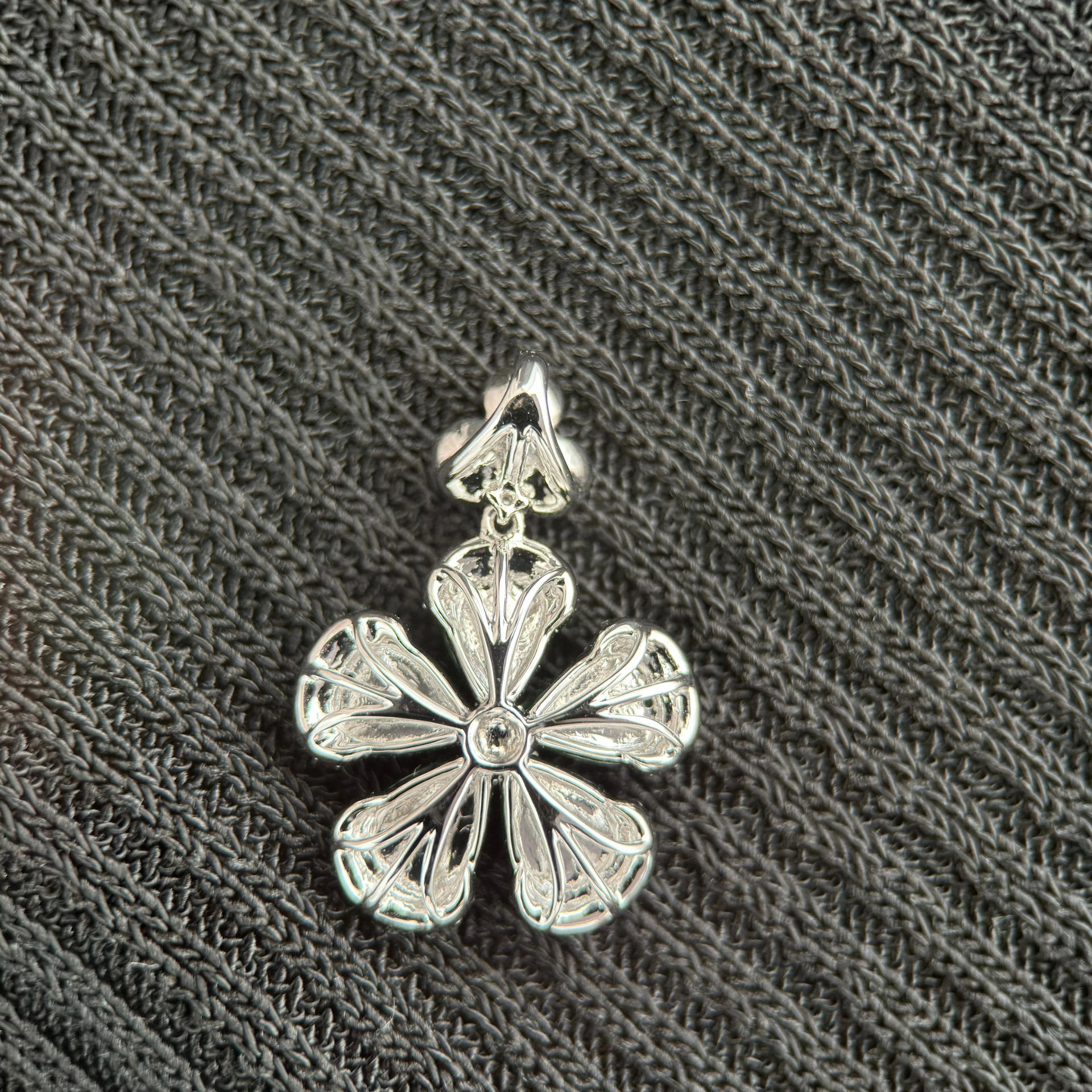Jade Blossom of Fortune Jadeite Pendant 翠华献瑞