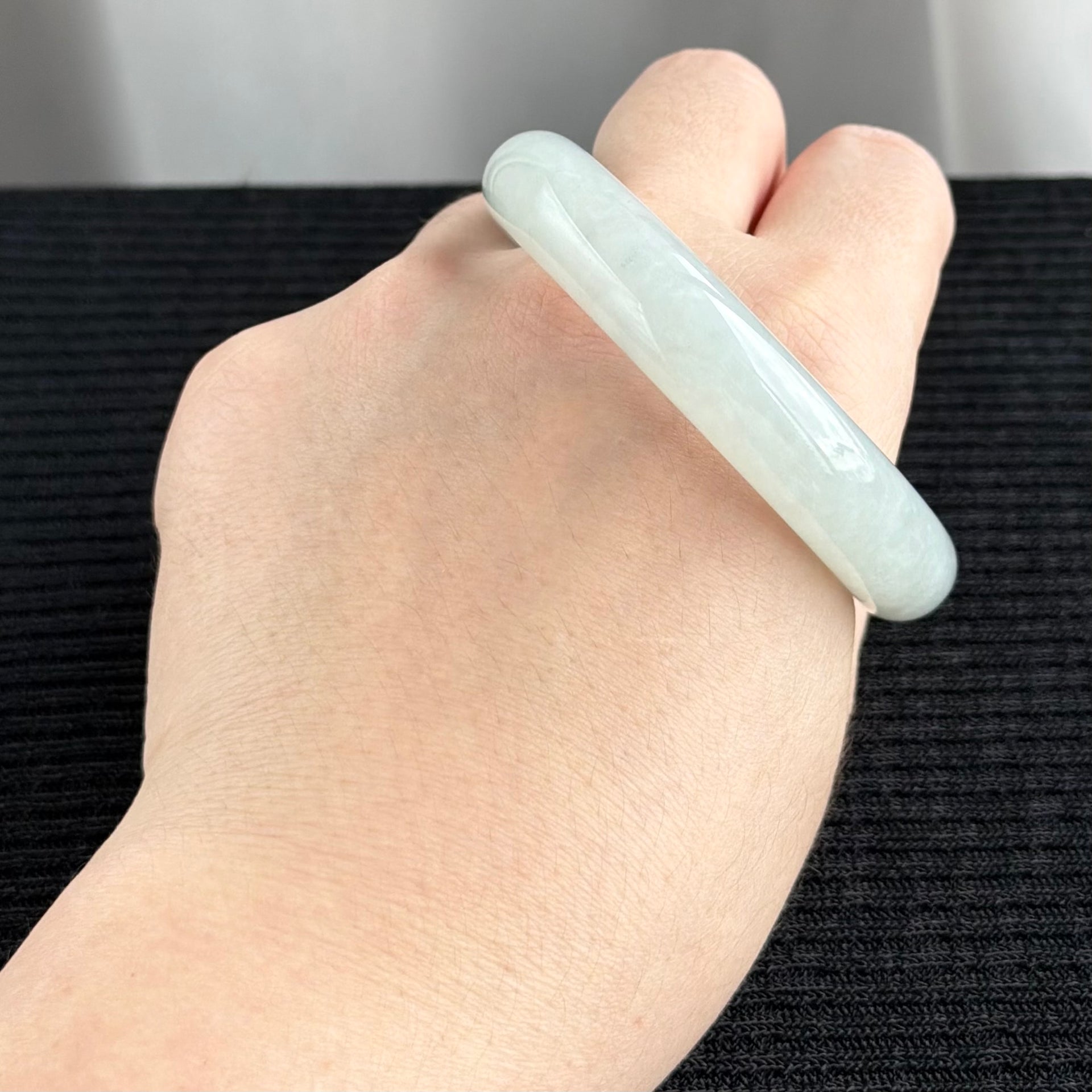 Winter Whisper Jadeite Bangle 55.9mm 冬曦轻语