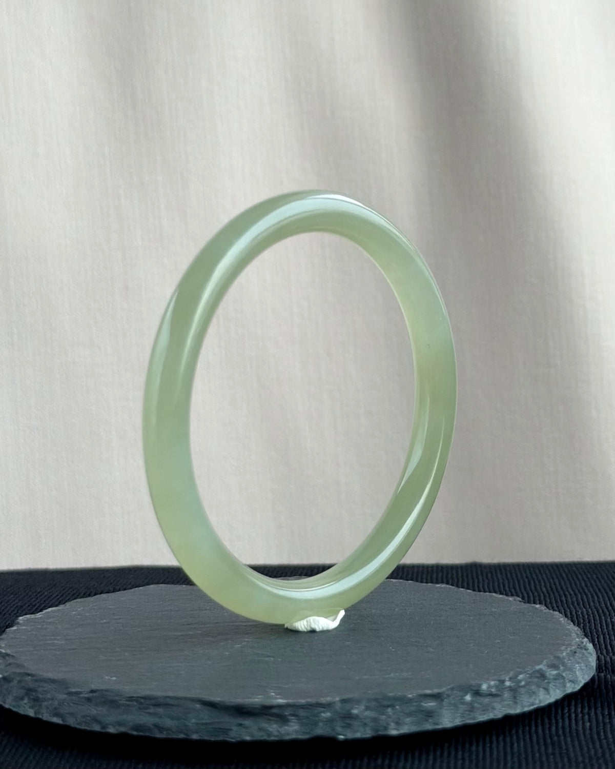 Morning Mist at Uji 57.9mm Nephrite Bangle 宇治晨雾
