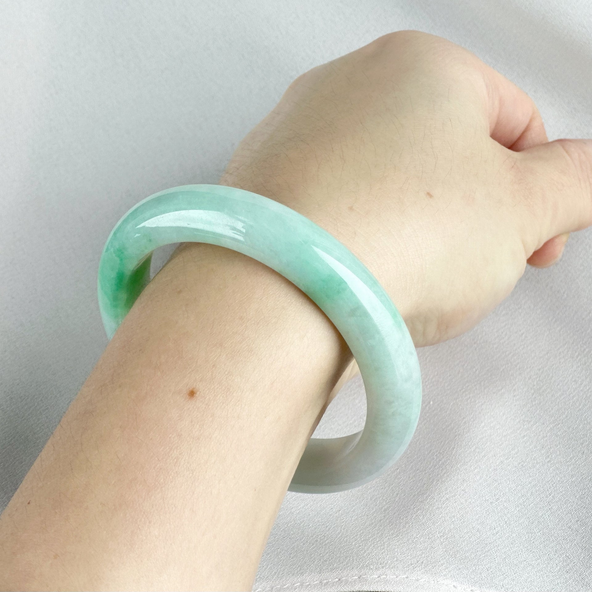 10757 57.4mm Ice Fu Rong Moss in Snow Jadeite Bangle