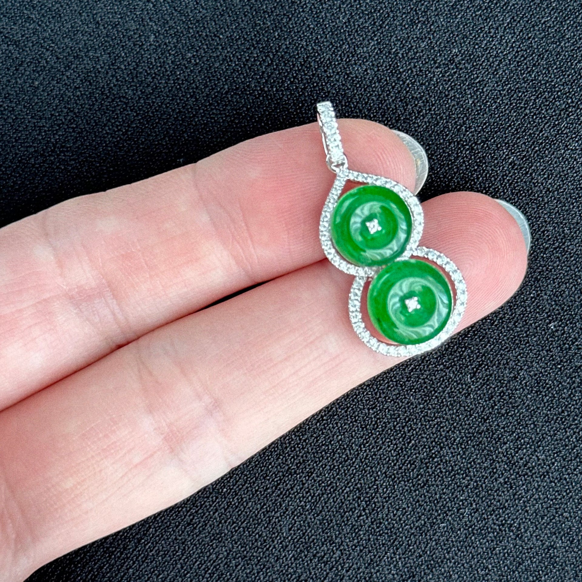 Imperial Green Halo Jadeite Pendant 御翠双环