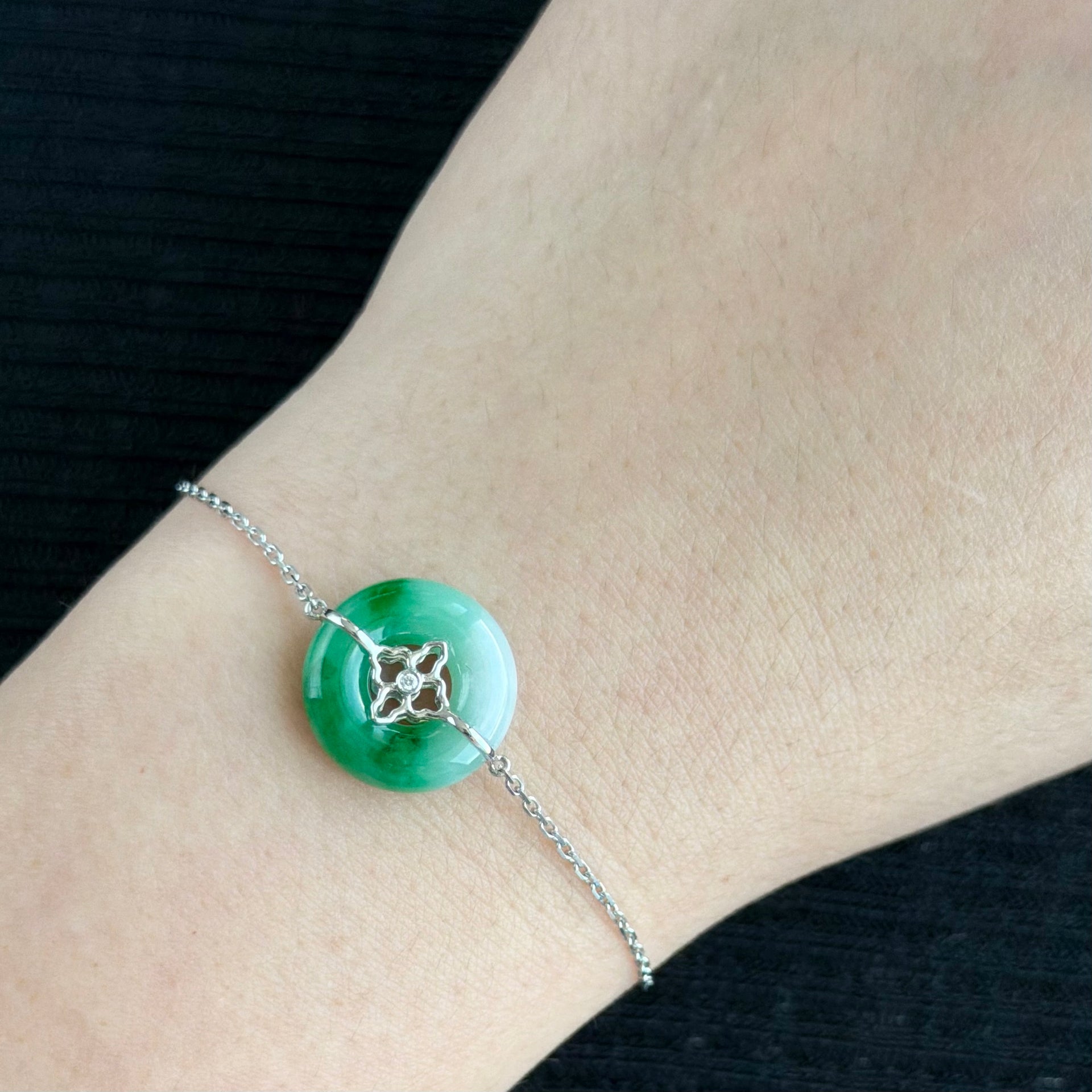 The Verdant Pulse Jadeite Bracelet 翠色惊鸿