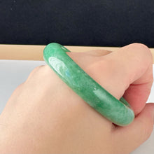 Load image into Gallery viewer, 123055 54.5mm Full Intense Green Jade Bangle
