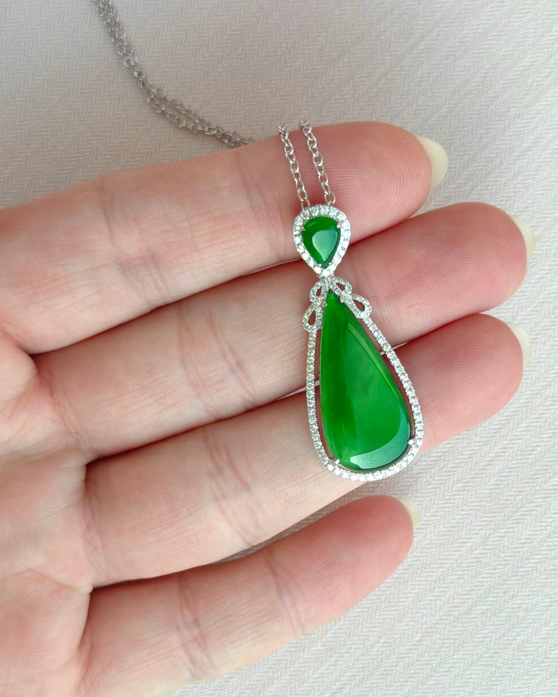 Imperial Emerald Jade Pendant 帝王凝露 (Preview)