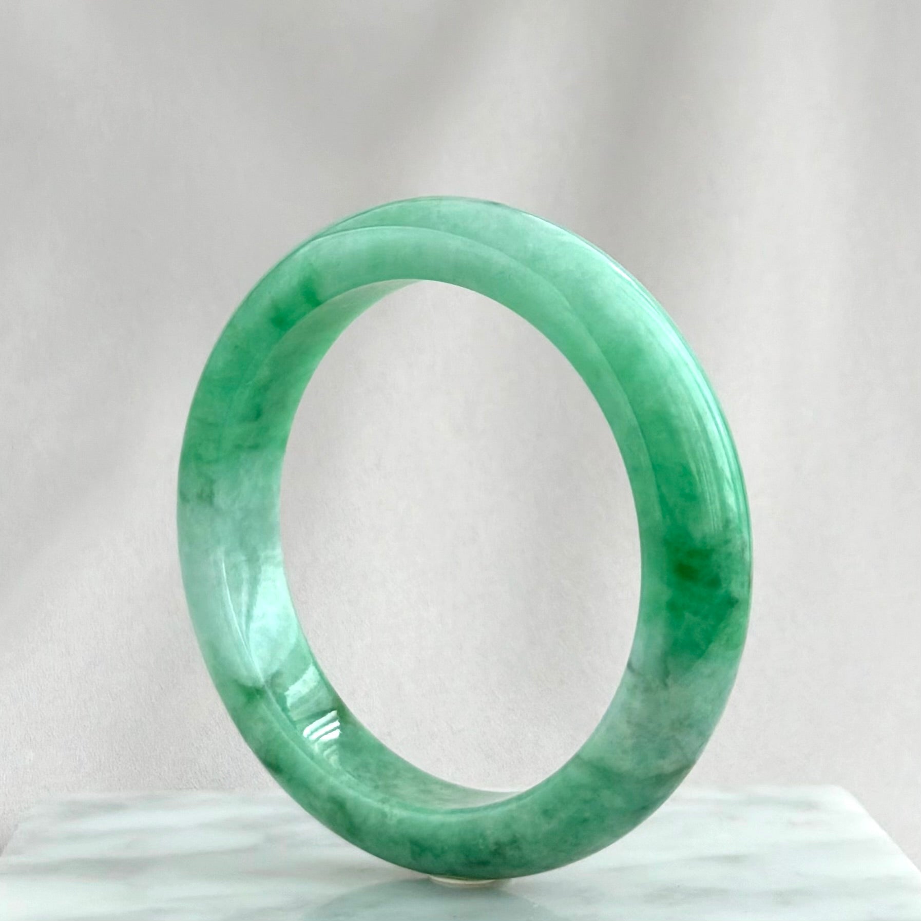 Jiuzhaigou’s Emerald Mirror 54.6mm Jadeite Bangle 九寨翠镜
