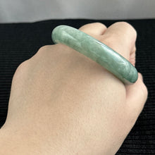Load image into Gallery viewer, Secret Garden Jadeite Bangle 52.9mm 秘境花园
