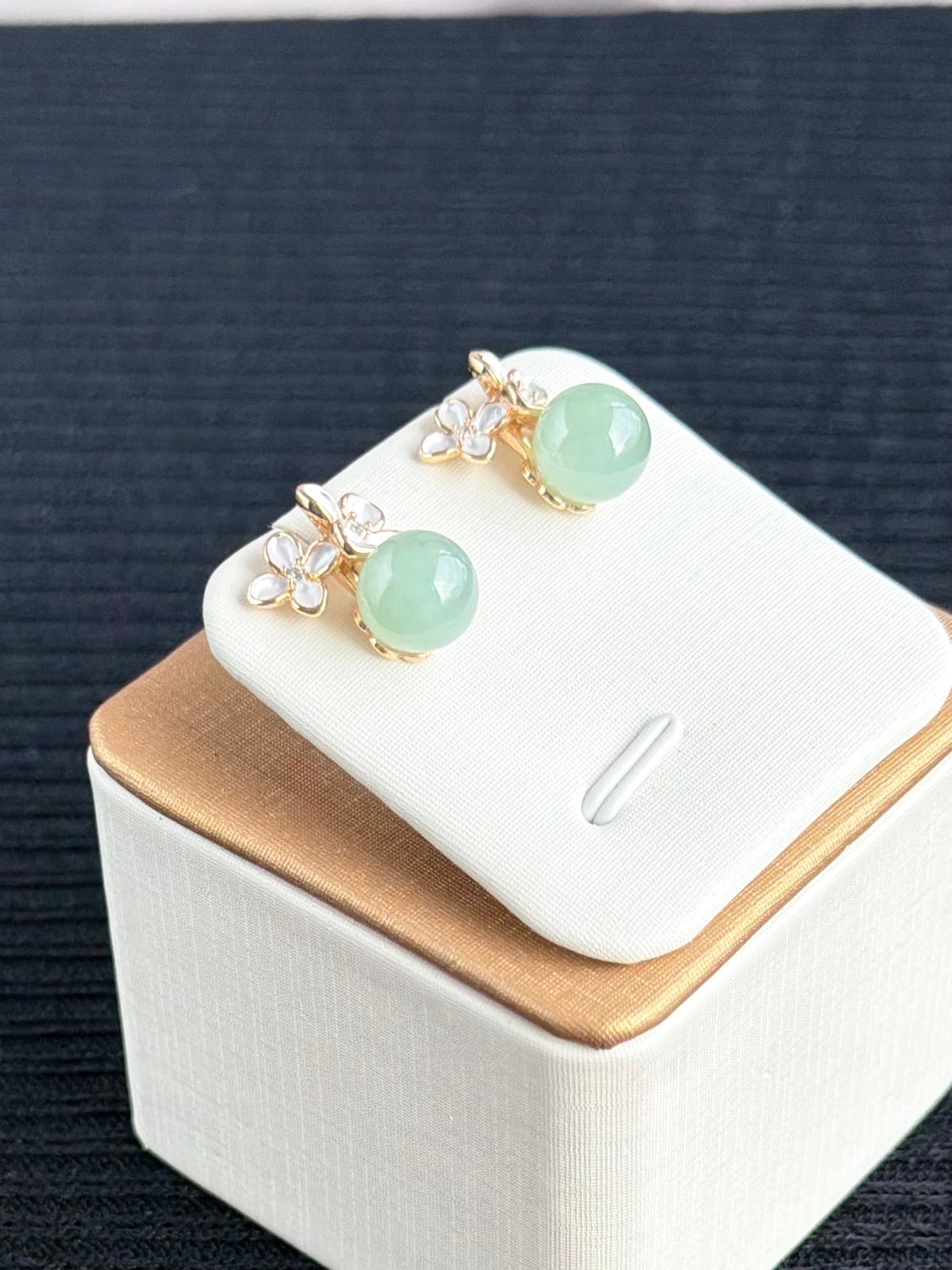 Moon-Kissed Bloom Earrings - Celadon 月吻花开 • 青瓷