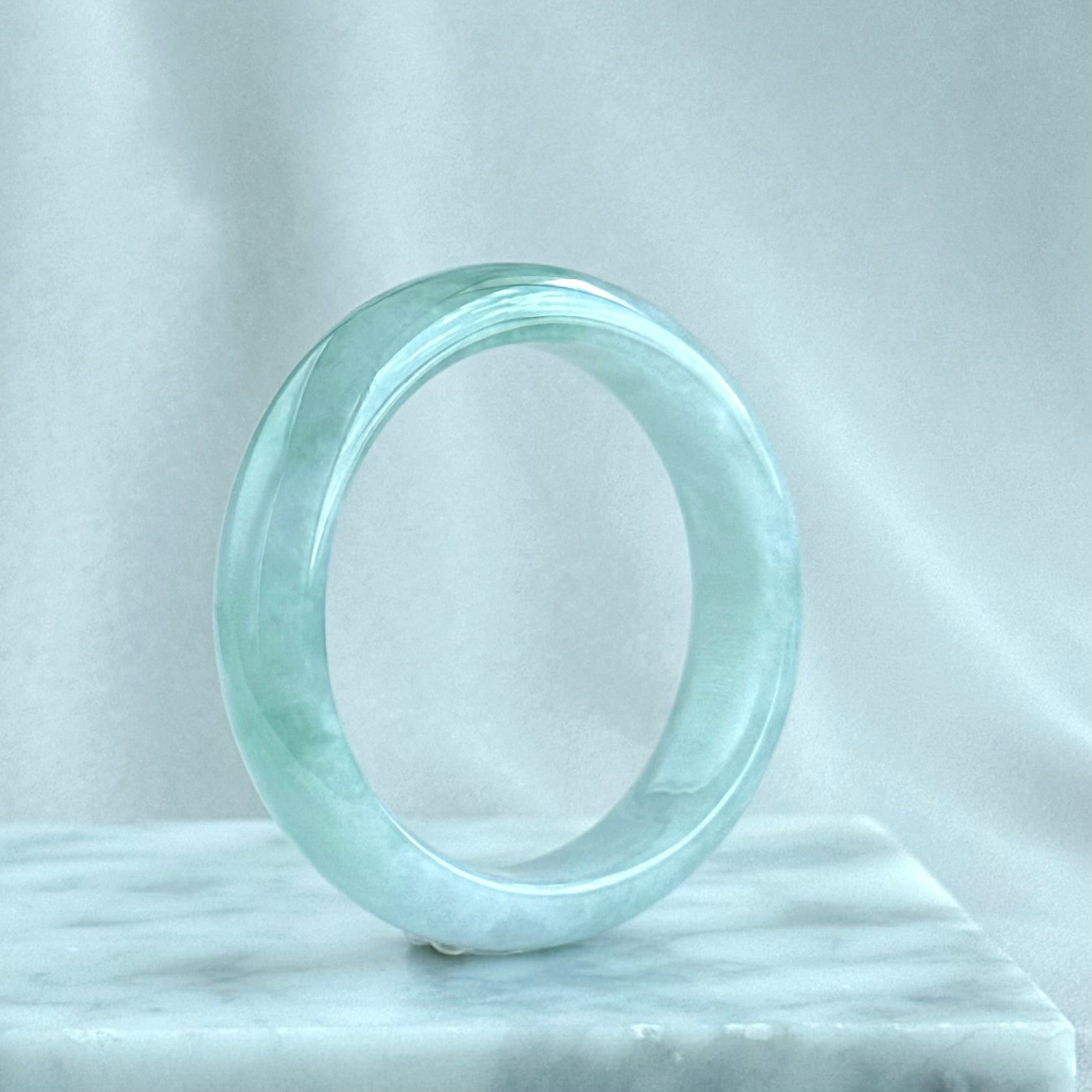 Blooming Breeze Oval Jadeite Bangle 51.9mm 翠绽清风