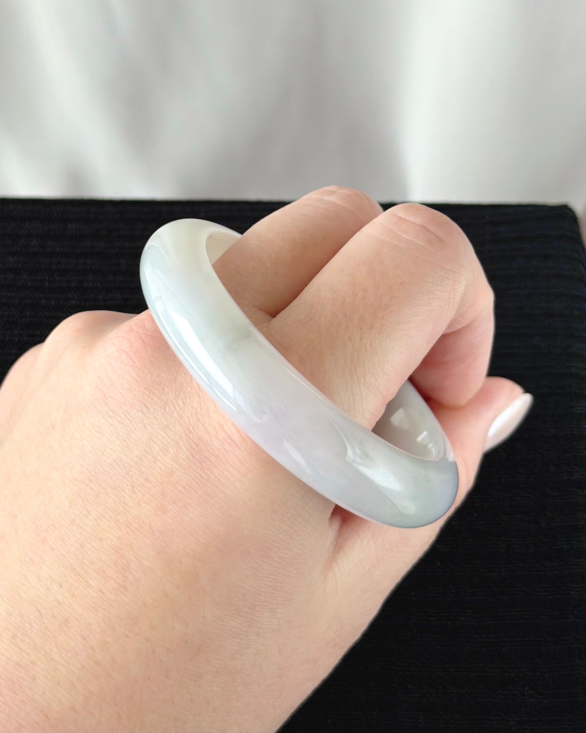 Moonlight over the Snow Lotus 53.4mm Jadeite Bangle 雪莲月影 (Preview)