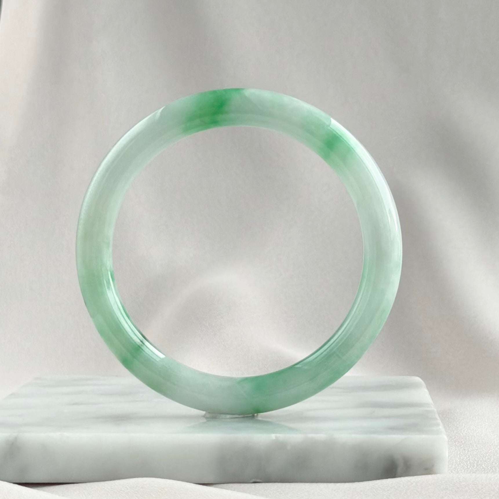 Celestial Silks Rounded Jadeite Bangle 53.1mm 天丝翠韵