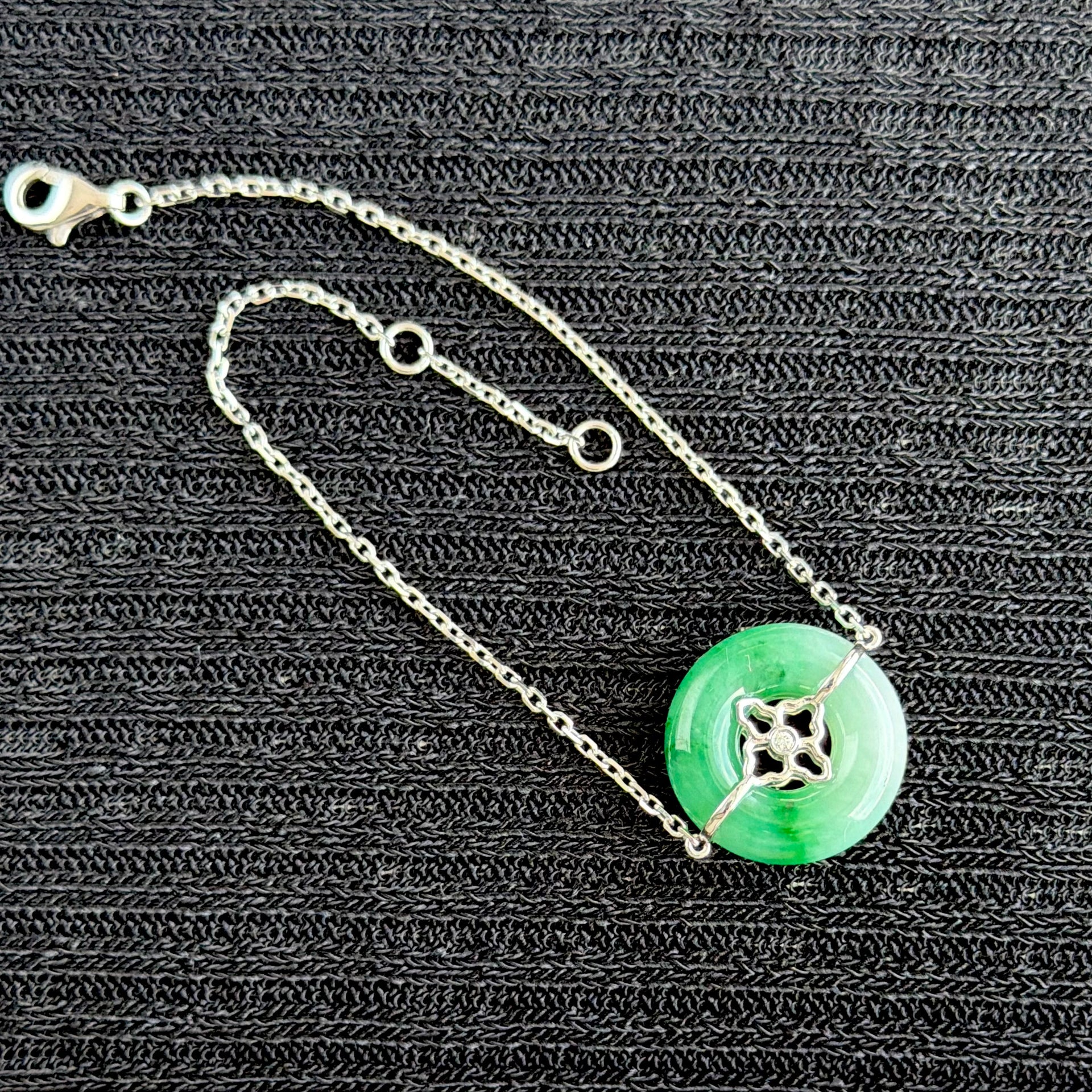 The Verdant Pulse Jadeite Bracelet 翠色惊鸿