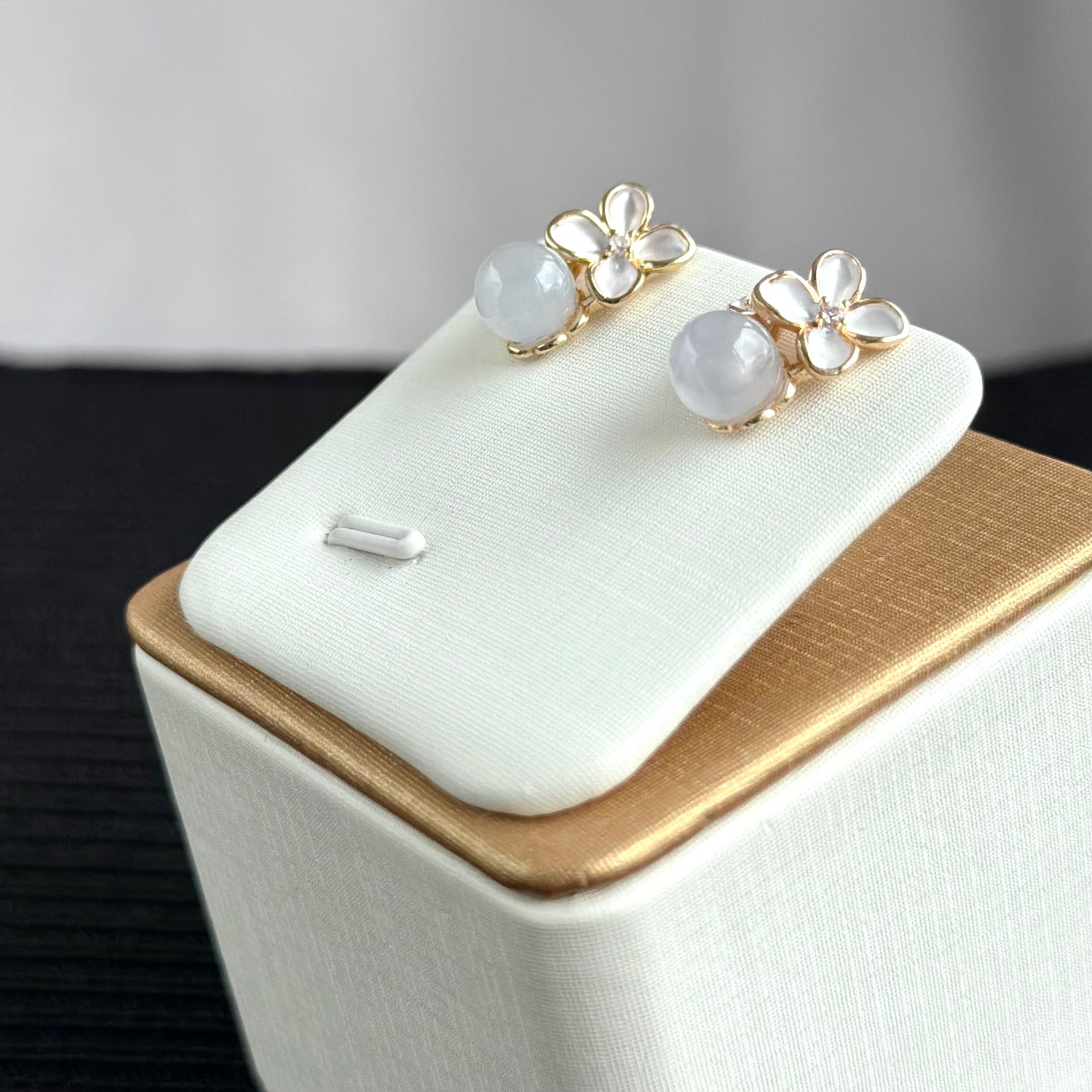 Moon-Kissed Bloom Jadeite Earrings 月吻花开