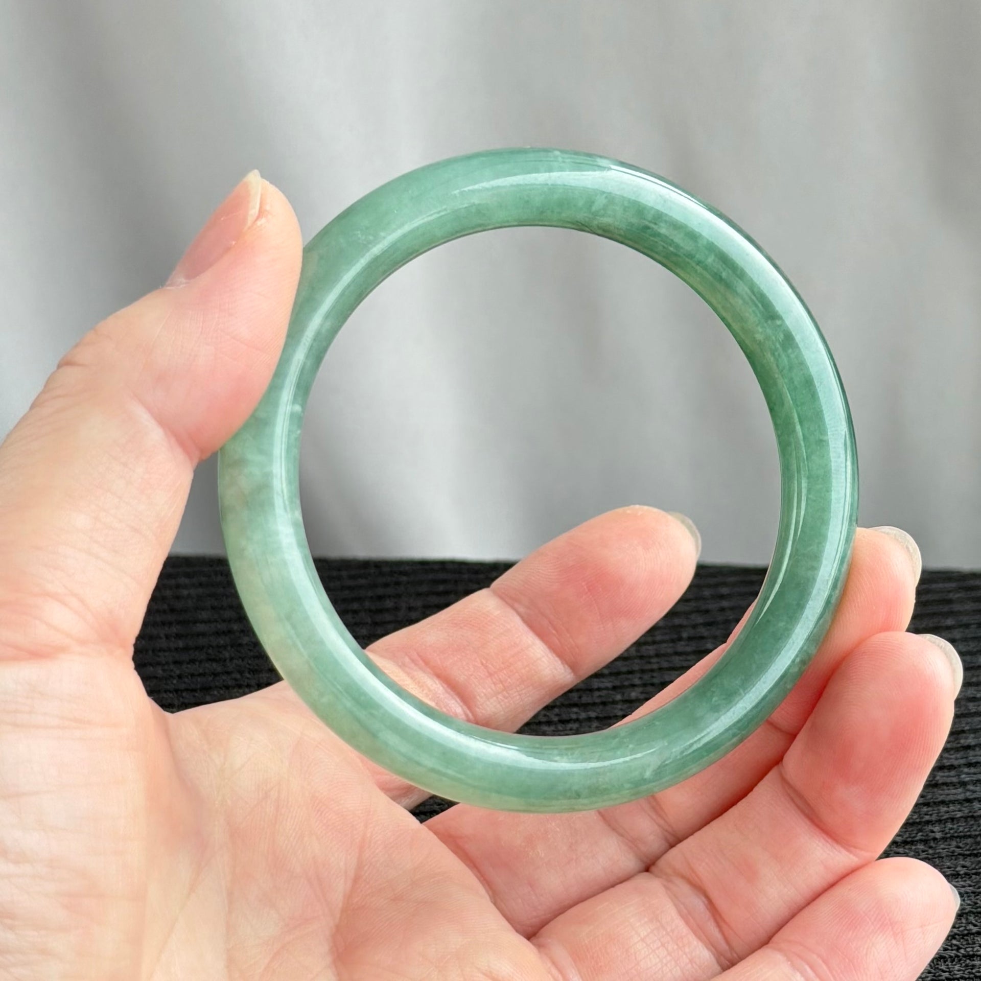 West Lake Morning Veil Rounded Jadeite Bangle 57.7mm 西湖朝纱