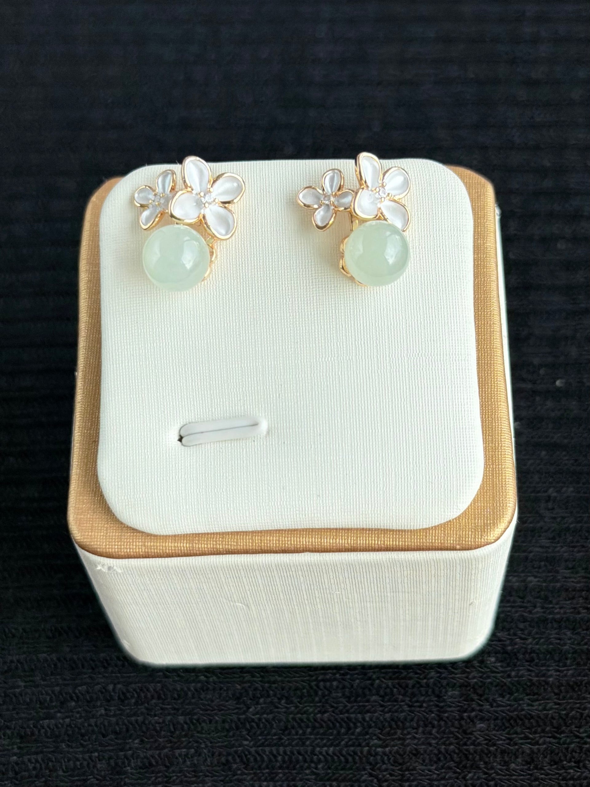 Moon-Kissed Bloom Earrings - Clear Stream 月吻花开 • 清溪