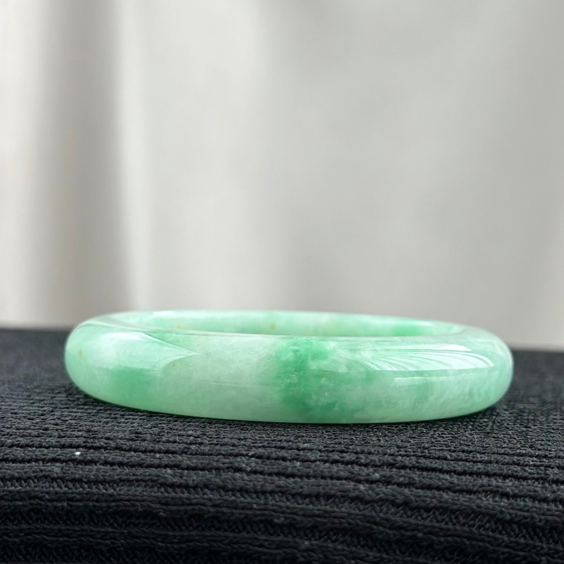 Green Hills Beyond Jadeite Bangle 54.4mm 远翠叠岫