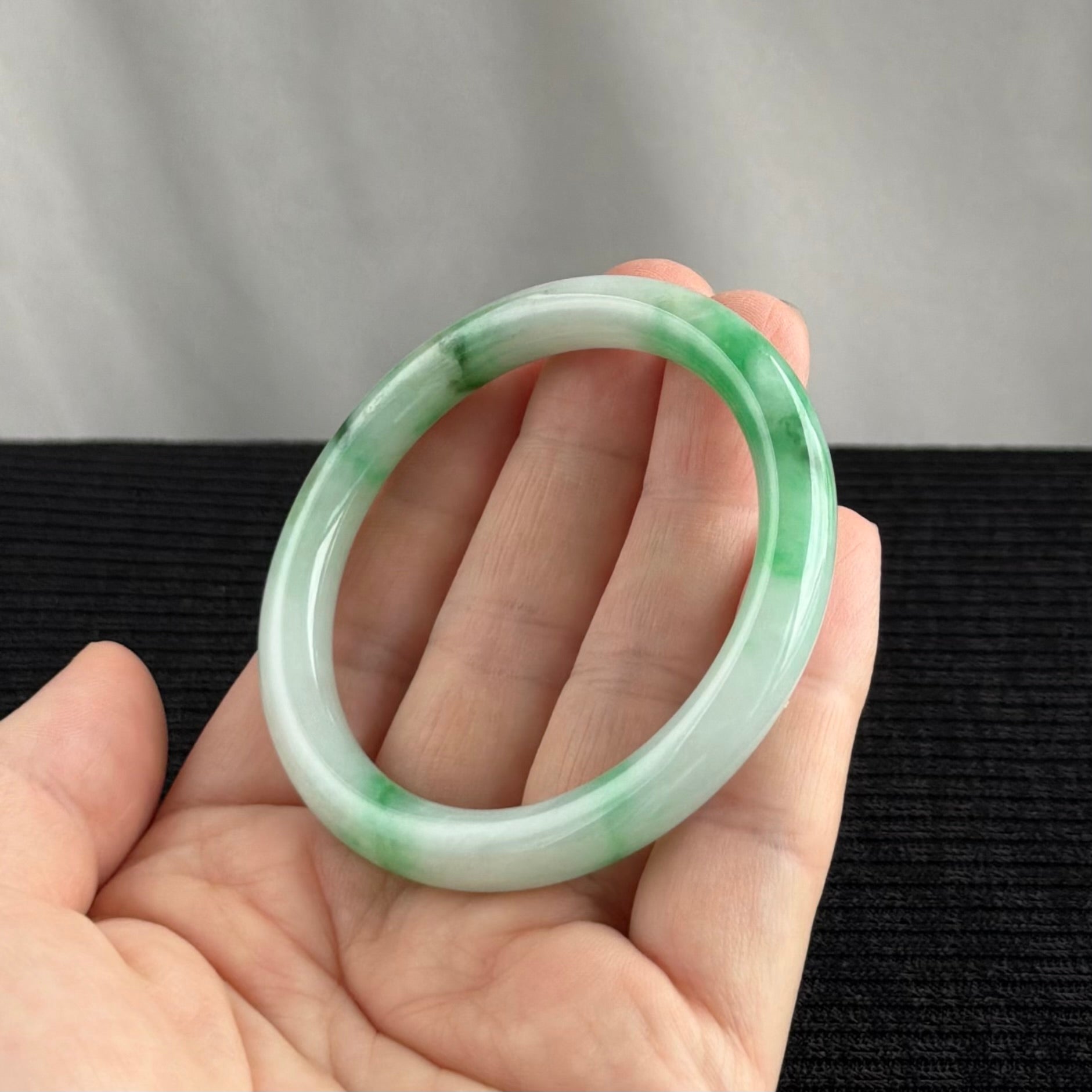 Celestial Silks Rounded Jadeite Bangle 53.1mm 天丝翠韵