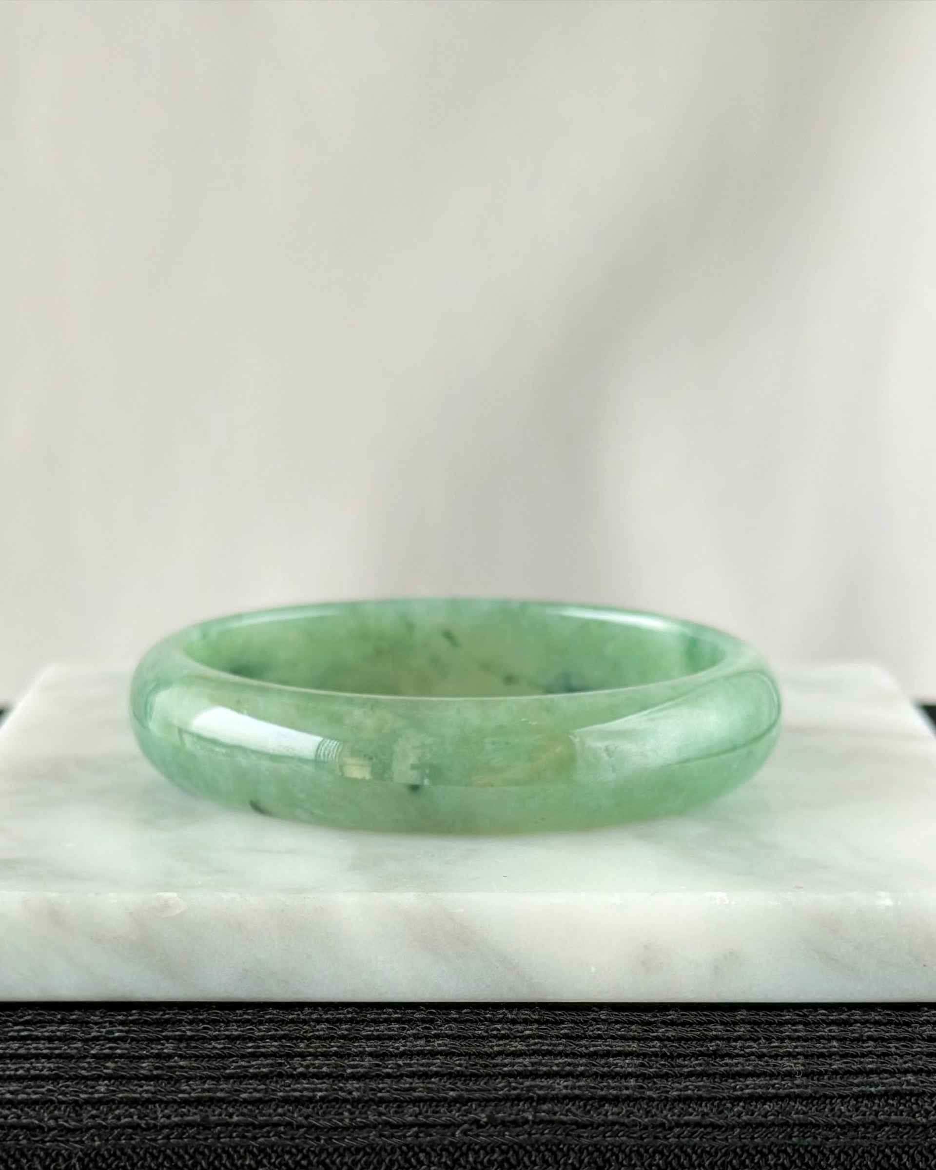 Emerald Bamboo Grove 53.4mm Oval Jadeite Bangle 翠竹深幽 (Preview)