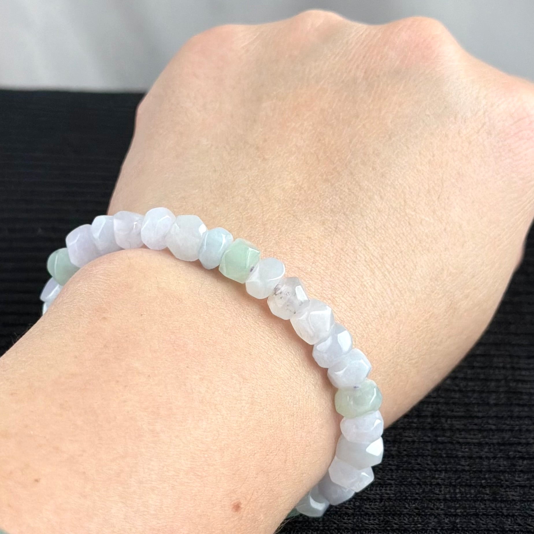Pavilion Facets Diamond-Cut Jadeite Bracelet 玉亭菱采