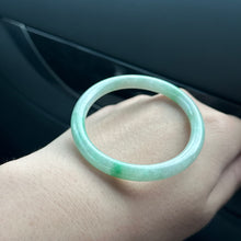 Load image into Gallery viewer, 53.0mm Glowmint Slim Cut Oval Rounded Jadeite Bangle
