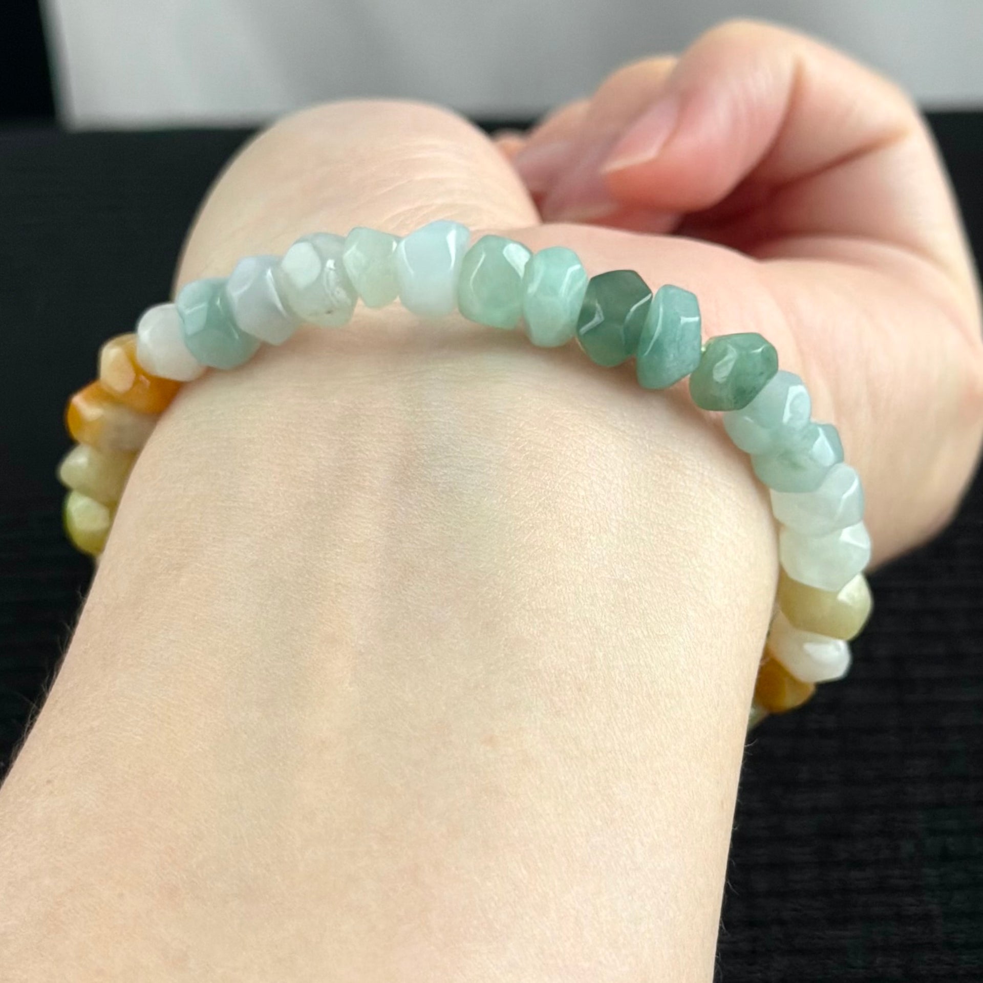 Pavilion Facets Diamond-Cut Jadeite Bracelet 玉亭菱采
