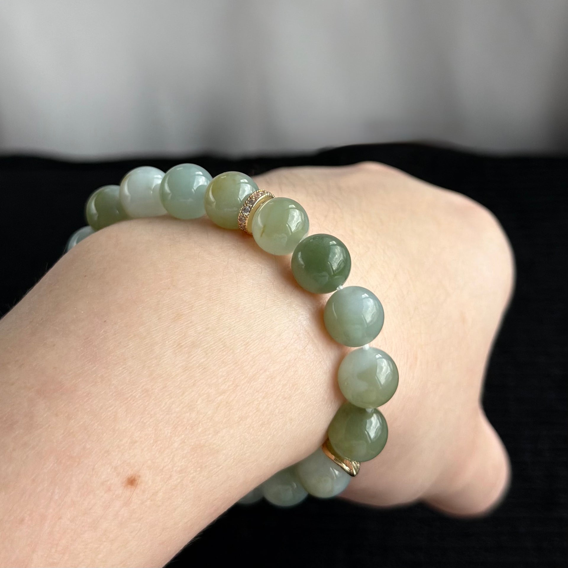 Golden Tea in Celadon 10mm Jade Bracelet 金茶青瓷