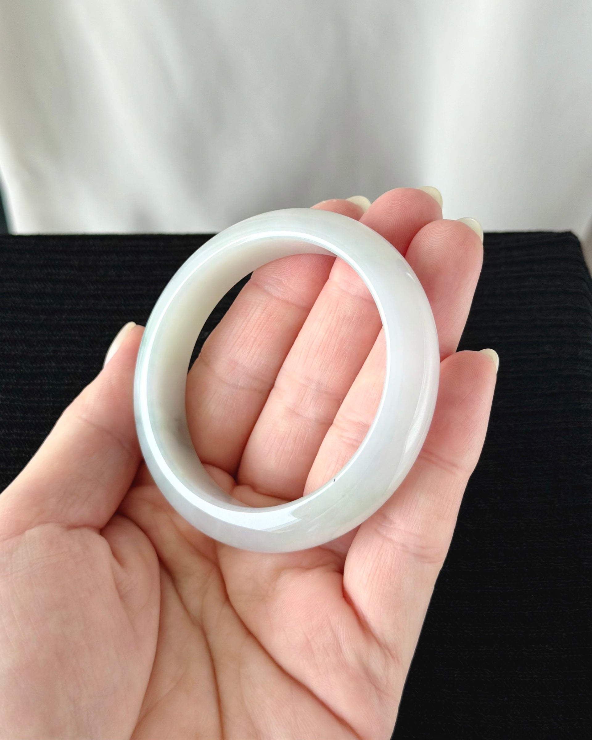 Moonlight over the Snow Lotus 53.4mm Jadeite Bangle 雪莲月影 (Preview)