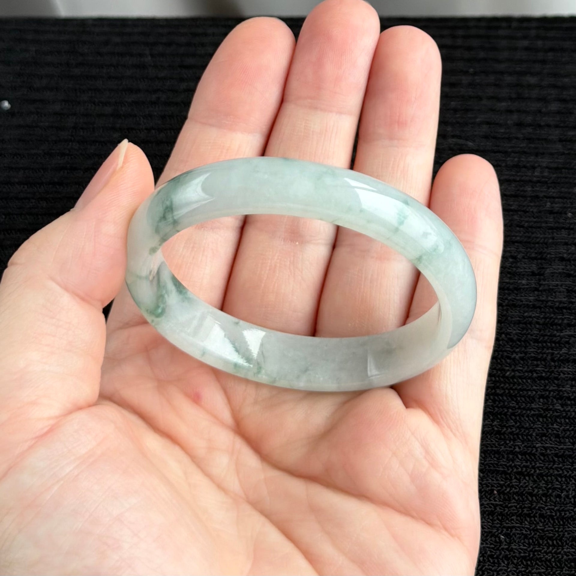 Jade in Bloom Jadeite Oval Bangle 53.1mm 翠意初绽