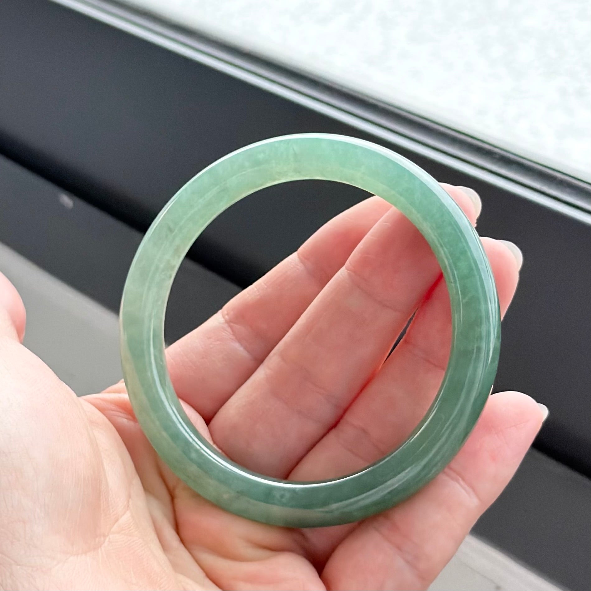 West Lake Morning Veil Rounded Jadeite Bangle 57.7mm 西湖朝纱