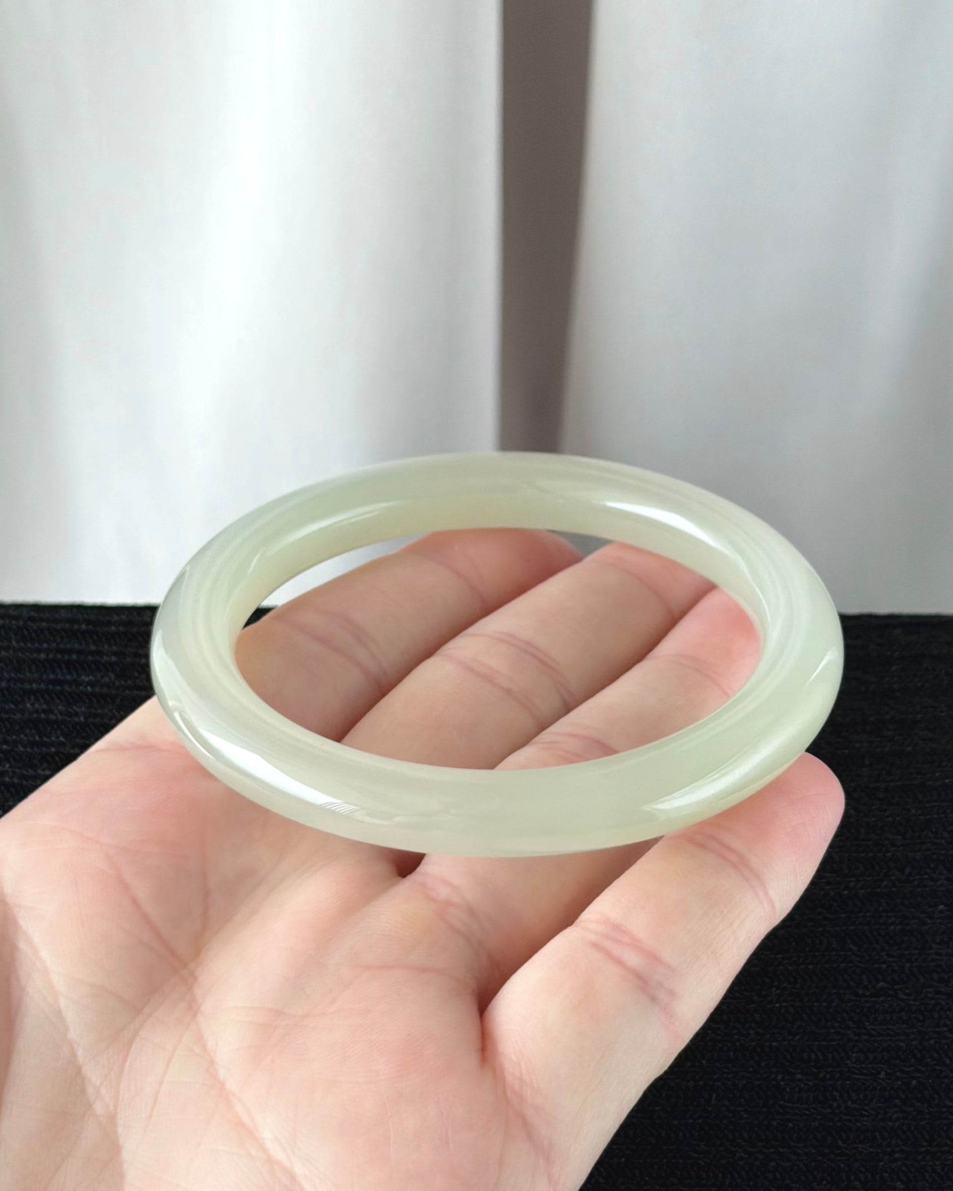 Dew on the White Magnolia 58.0mm Nephrite Bangle 白玉兰露 (Preview)