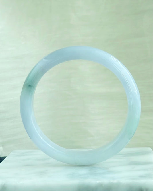The Velvet Iris 57.8mm Jadeite Bangle 丝绒鸢尾