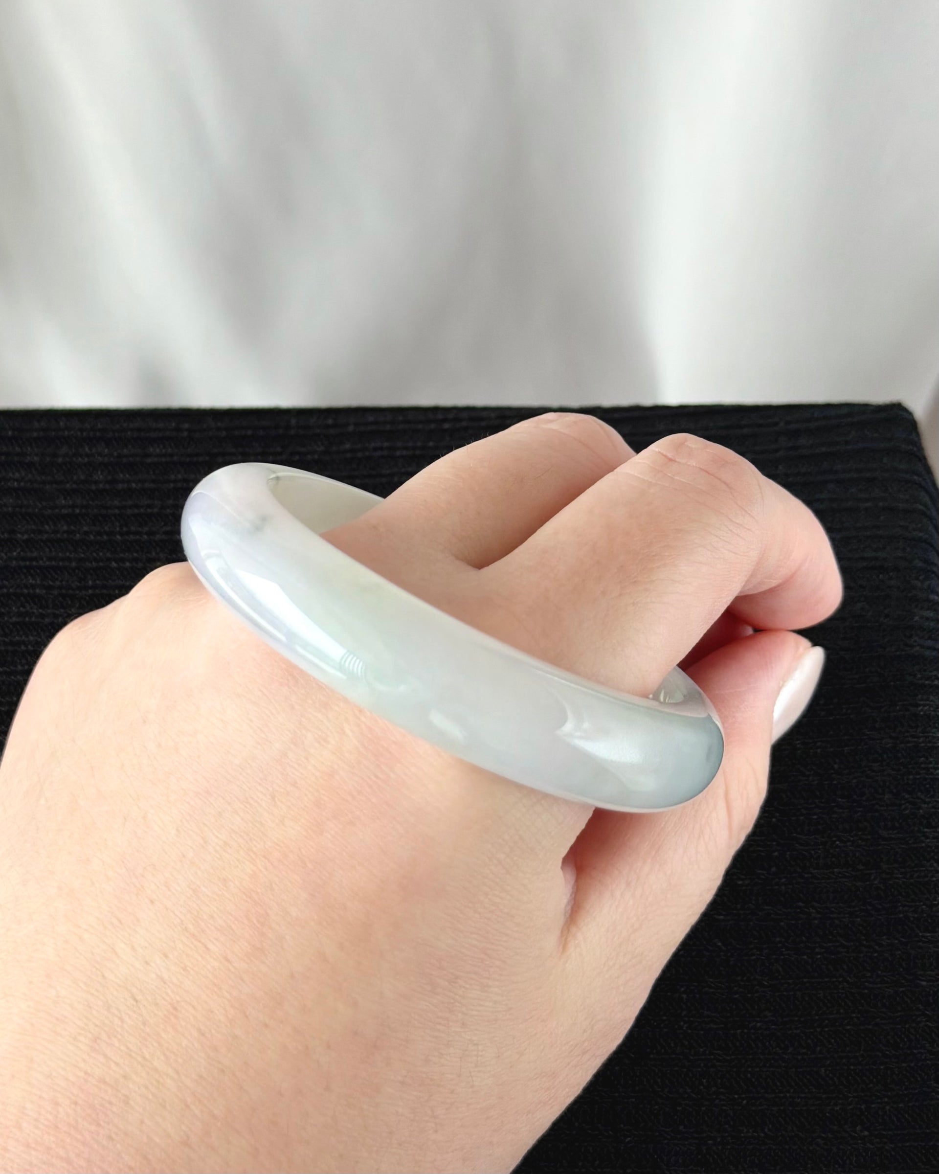 Moonlight over the Snow Lotus 53.4mm Jadeite Bangle 雪莲月影 (Preview)