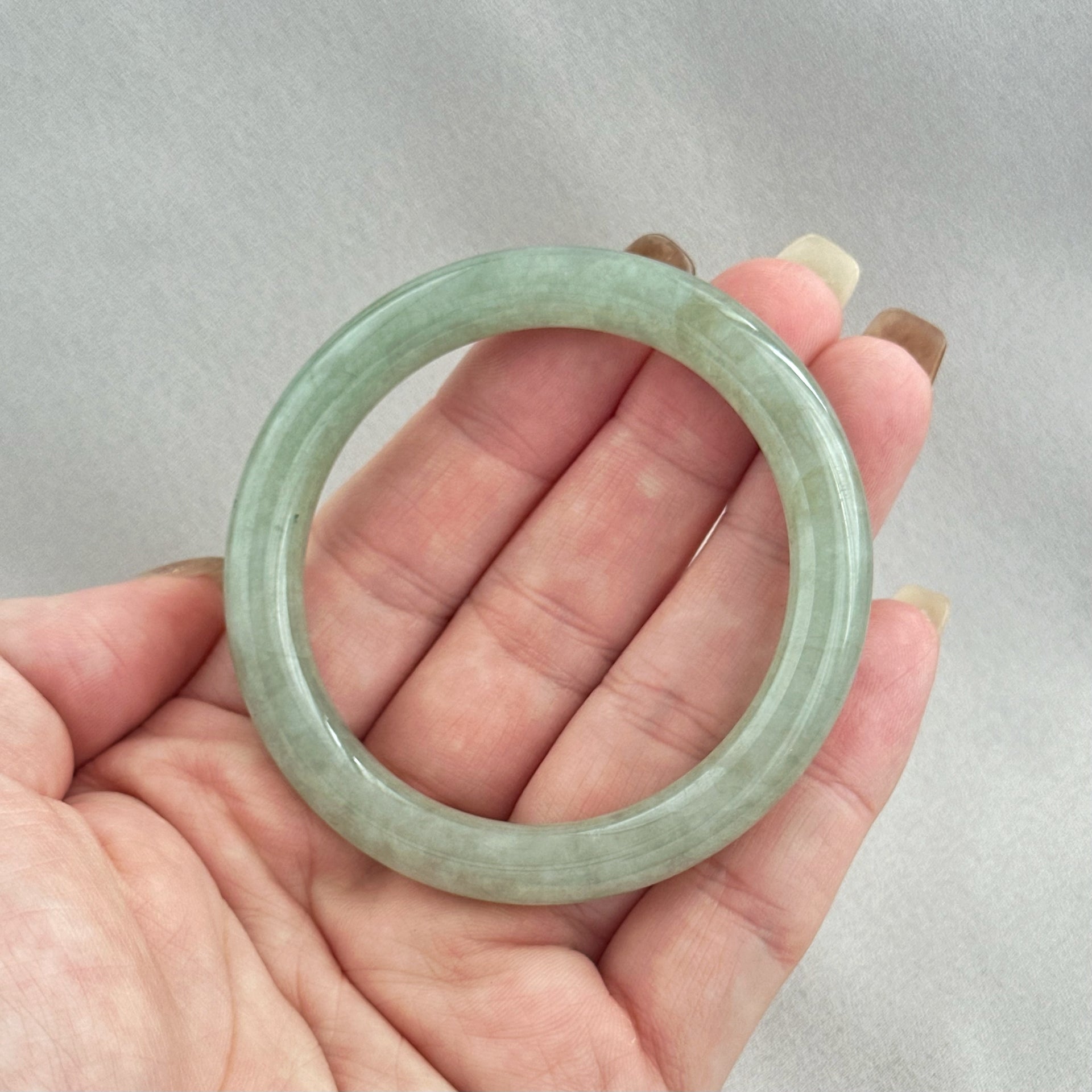 123553 53.5mm Celadon Green Rounded Jadeite Bangle