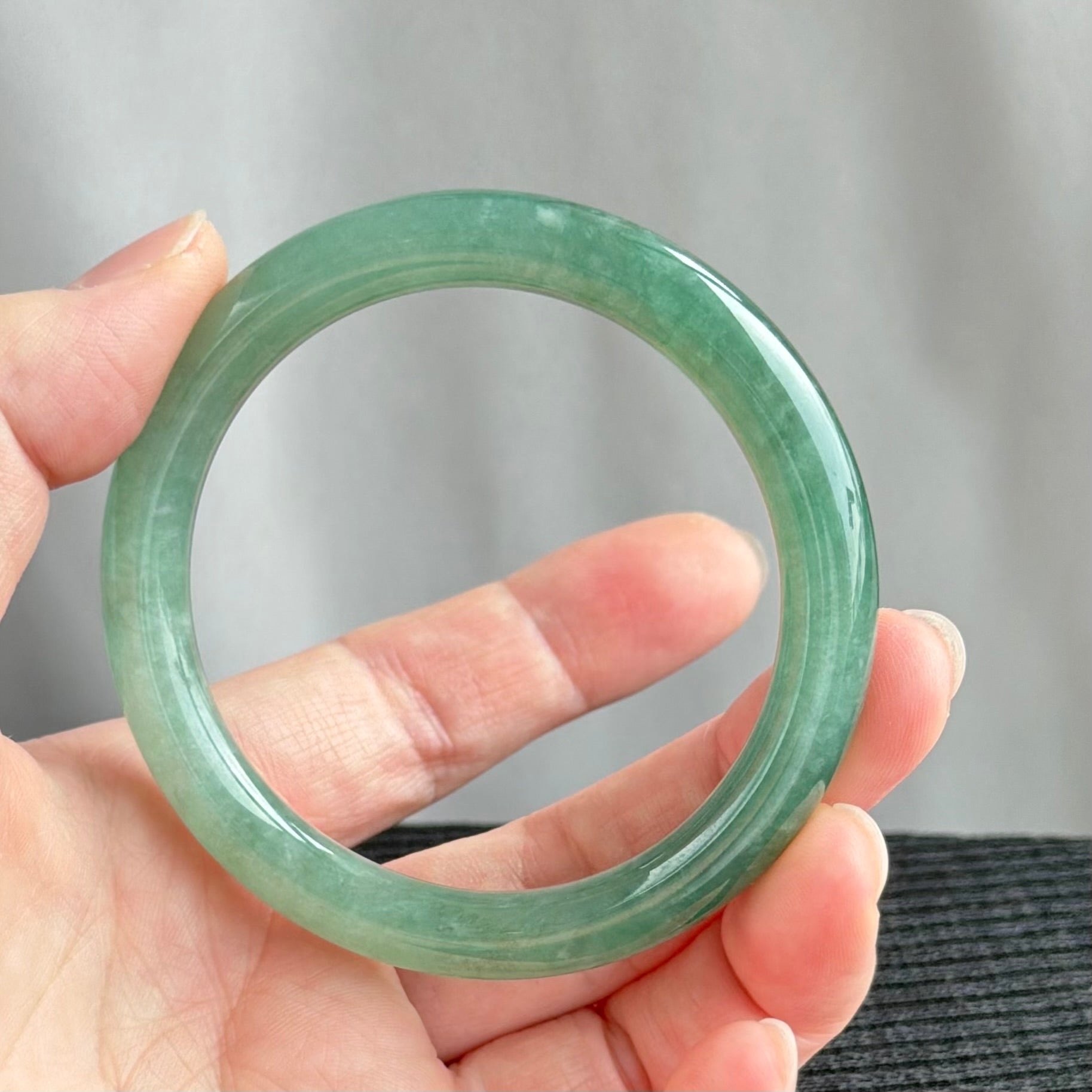 West Lake Morning Veil Rounded Jadeite Bangle 57.7mm 西湖朝纱