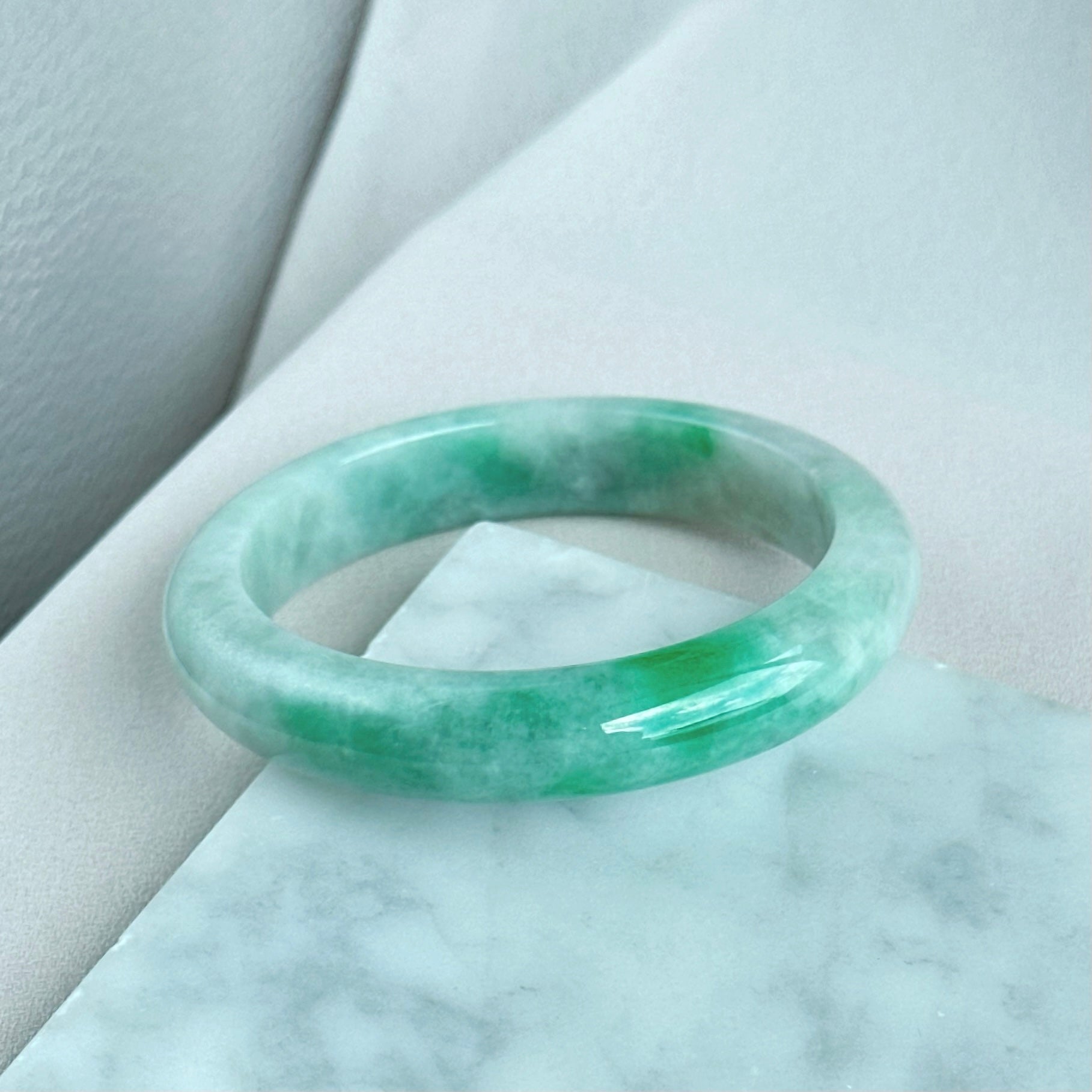 翠融初雪 Jade Meets First Snow Jadeite Bangle 55.4 mm