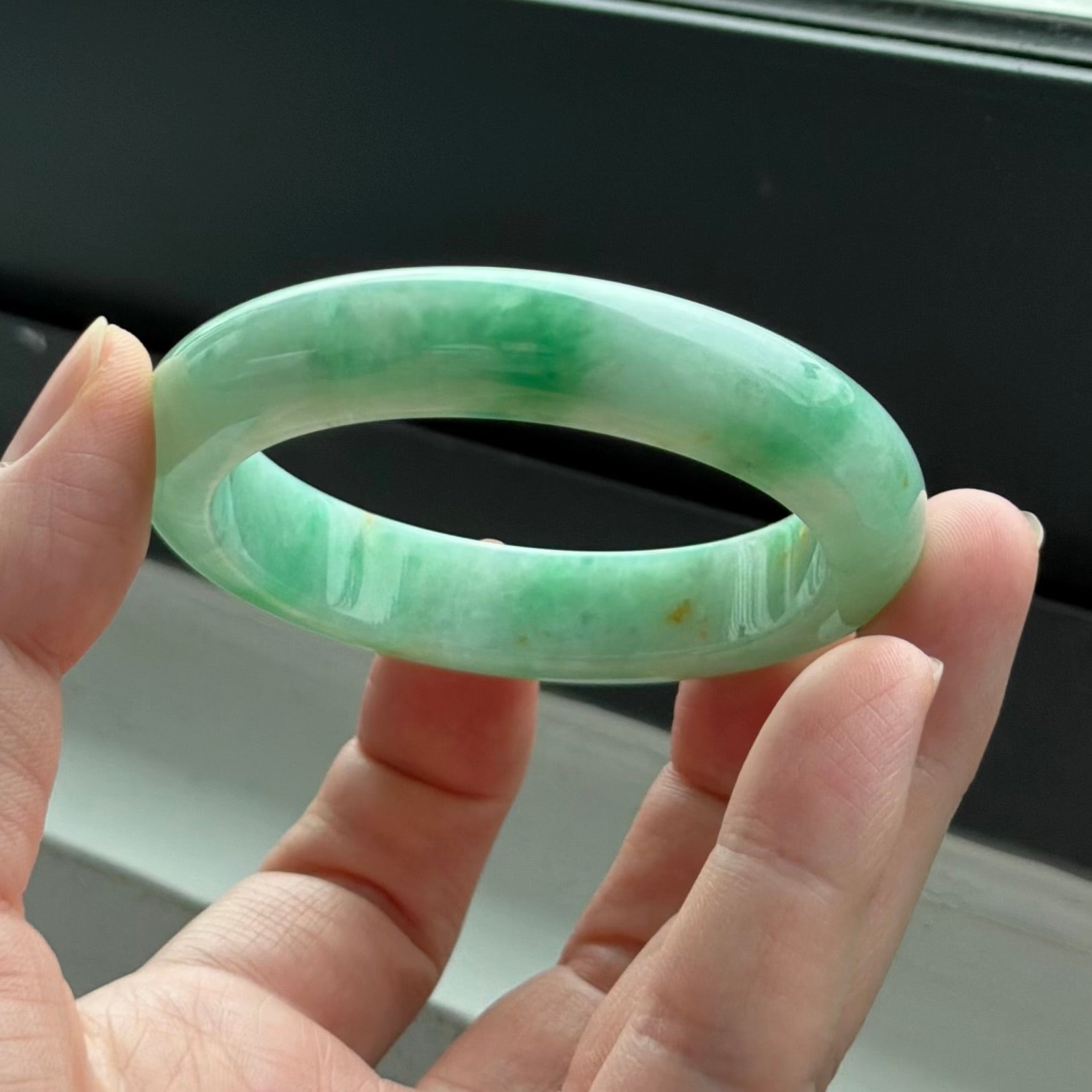 Green Hills Beyond Jadeite Bangle 54.4mm 远翠叠岫