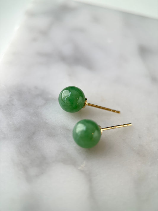121189 Intense Green Jade Stud Earring with 18K Yellow Gold