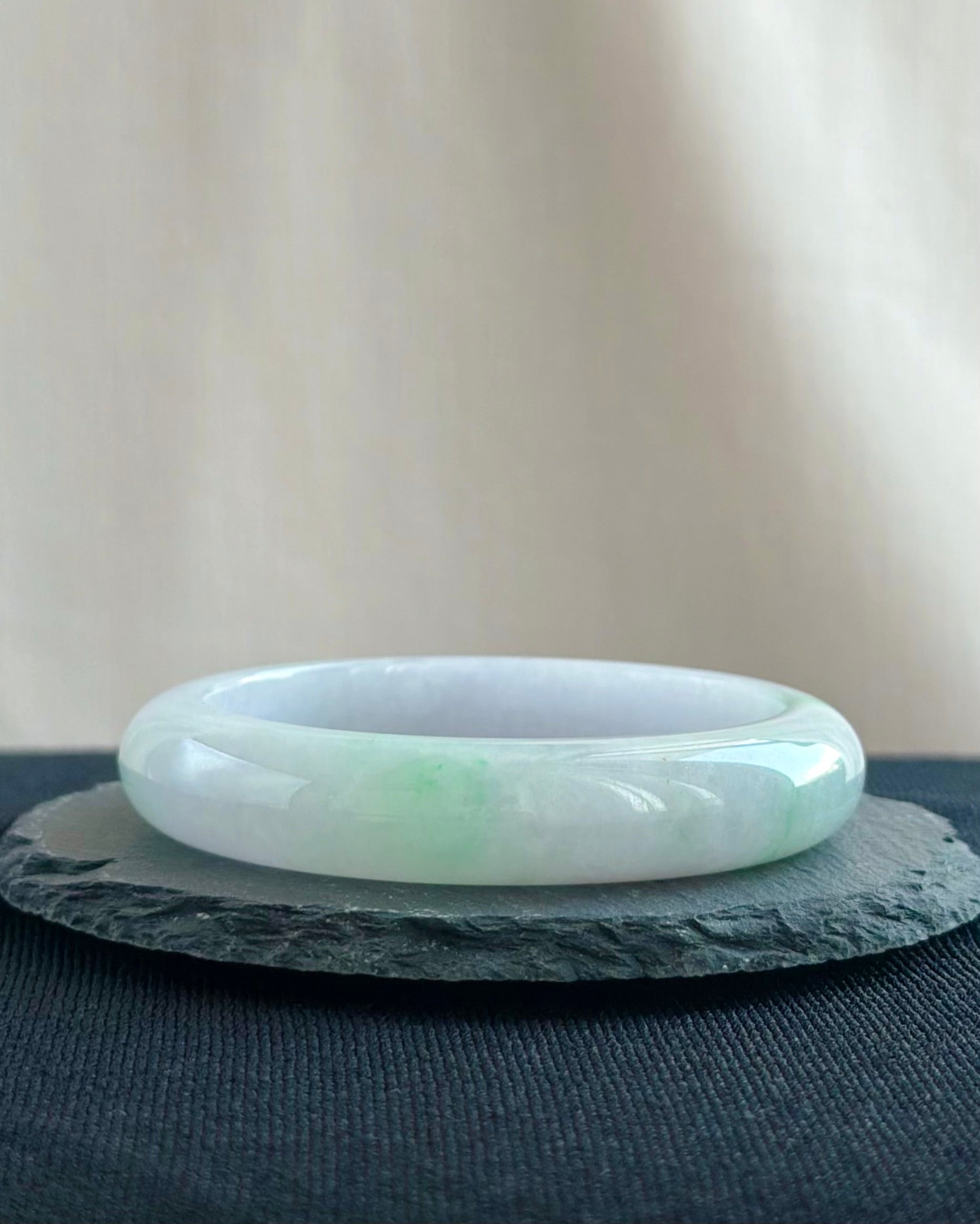 Wisteria in the Spring Rain 57.6mm Jadeite Bangle 春雨紫藤 (Preview)