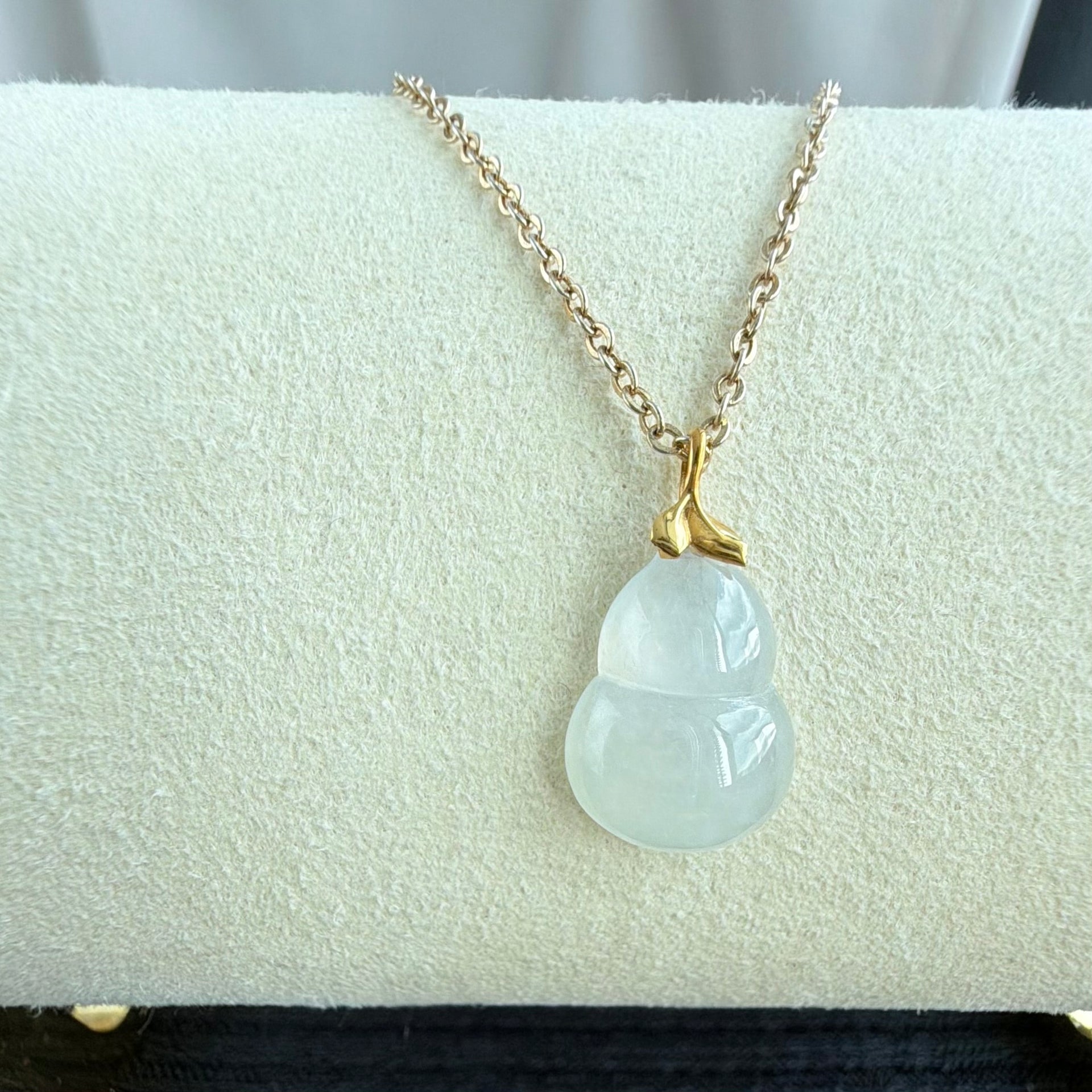 Snowdrop Gourd Jadeite Pendant 雪滴福葫