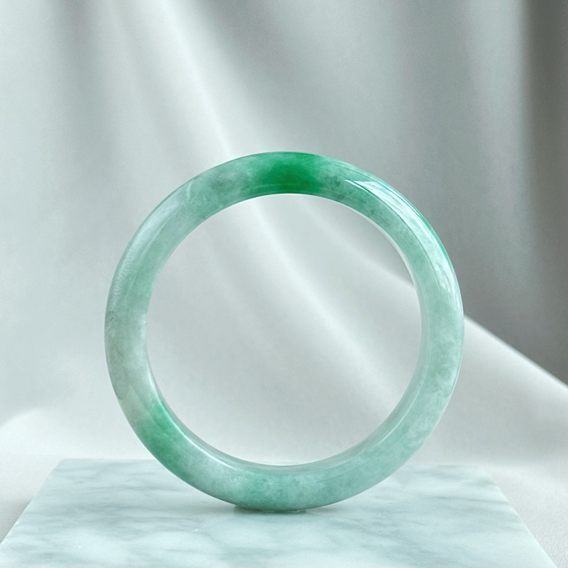 翠融初雪 Jade Meets First Snow Jadeite Bangle 55.4 mm